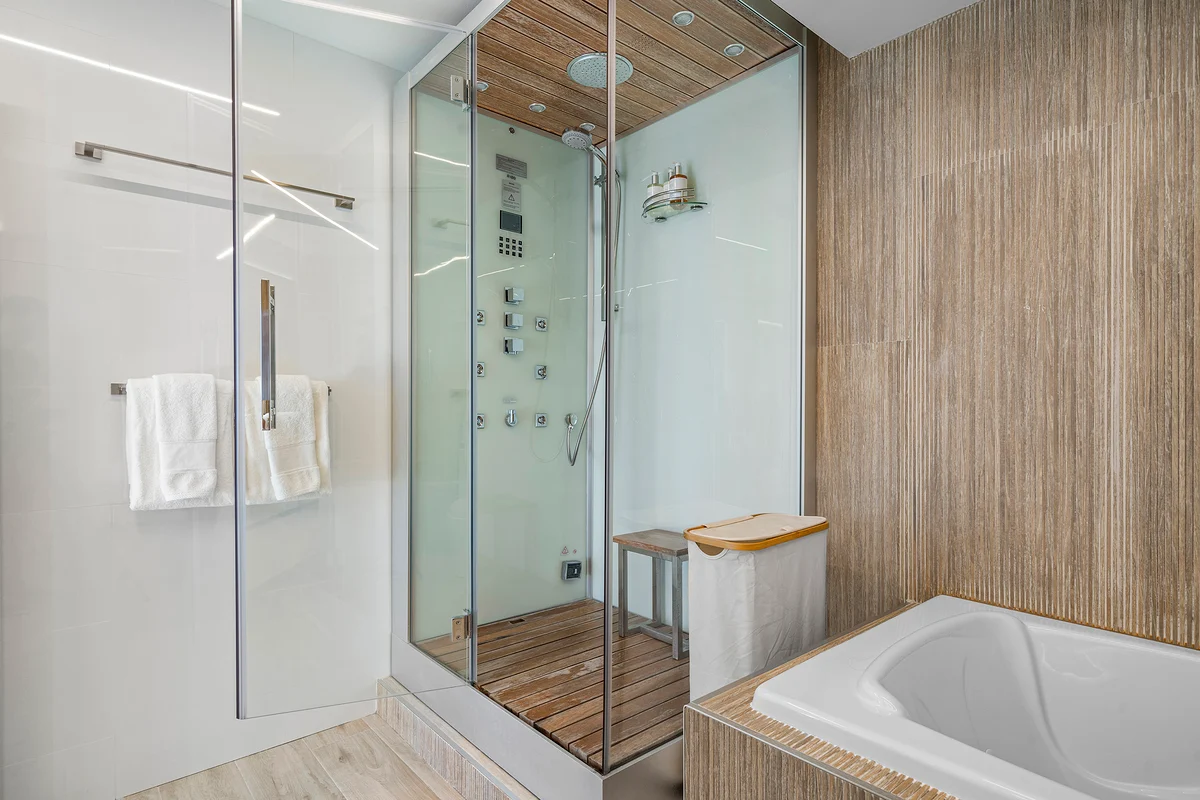 Bathroom 1 image 1