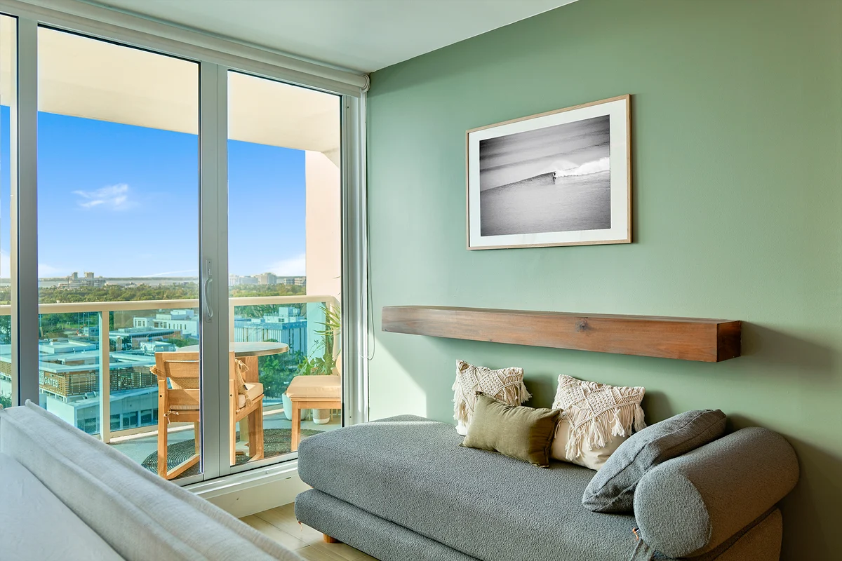 Condo in Miami Beach property photo 2