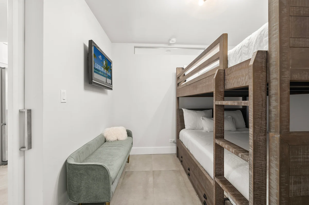 Condo in Miami Beach property photo 4