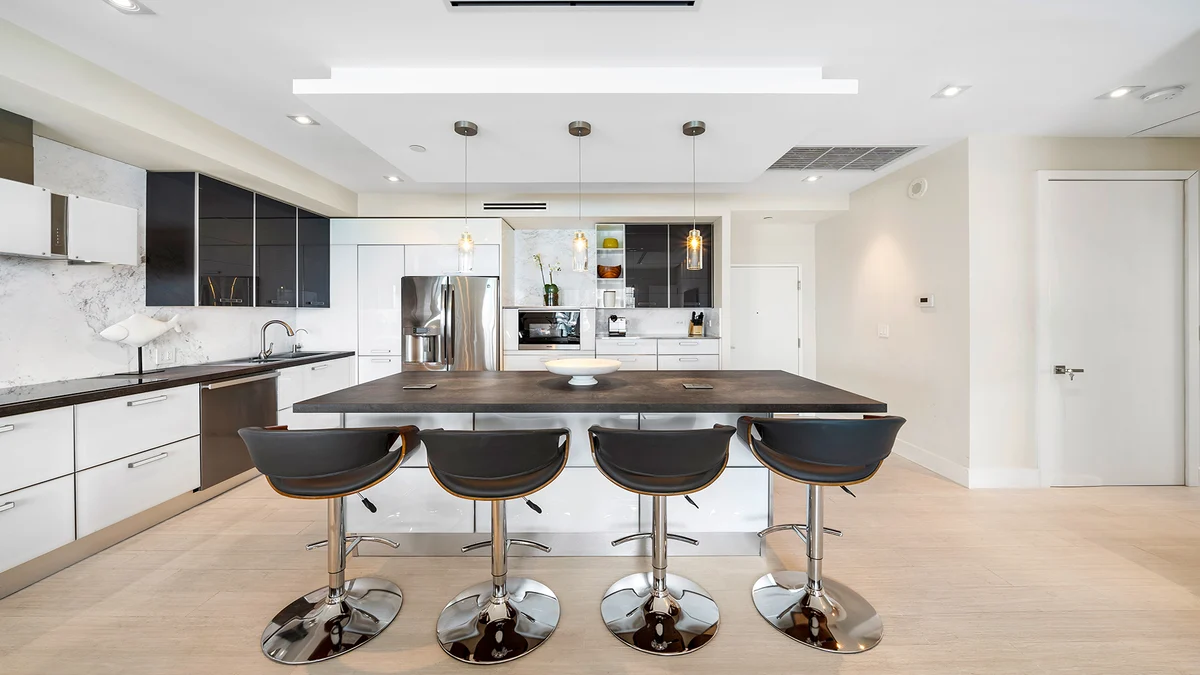 Condo in Miami Beach property photo 3
