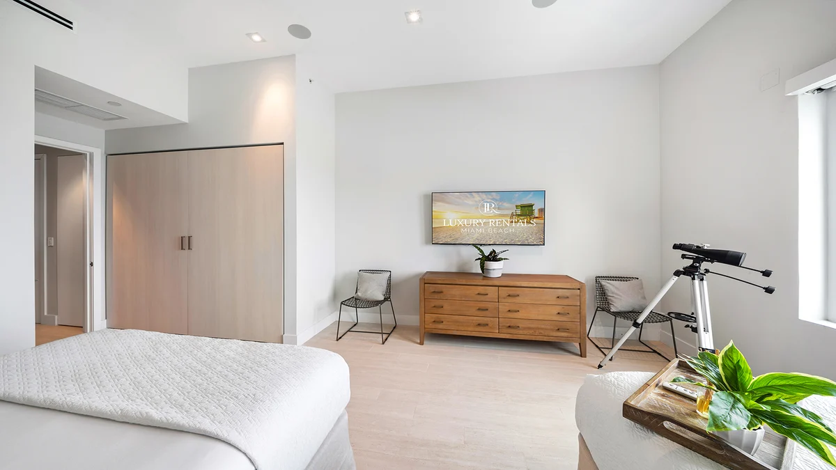 Bedroom 1 image 1