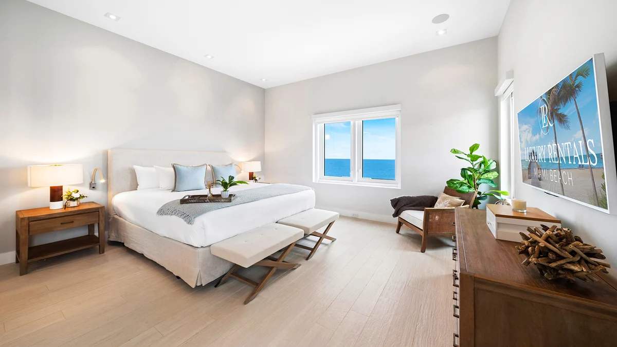 Condo in Miami Beach property photo 2