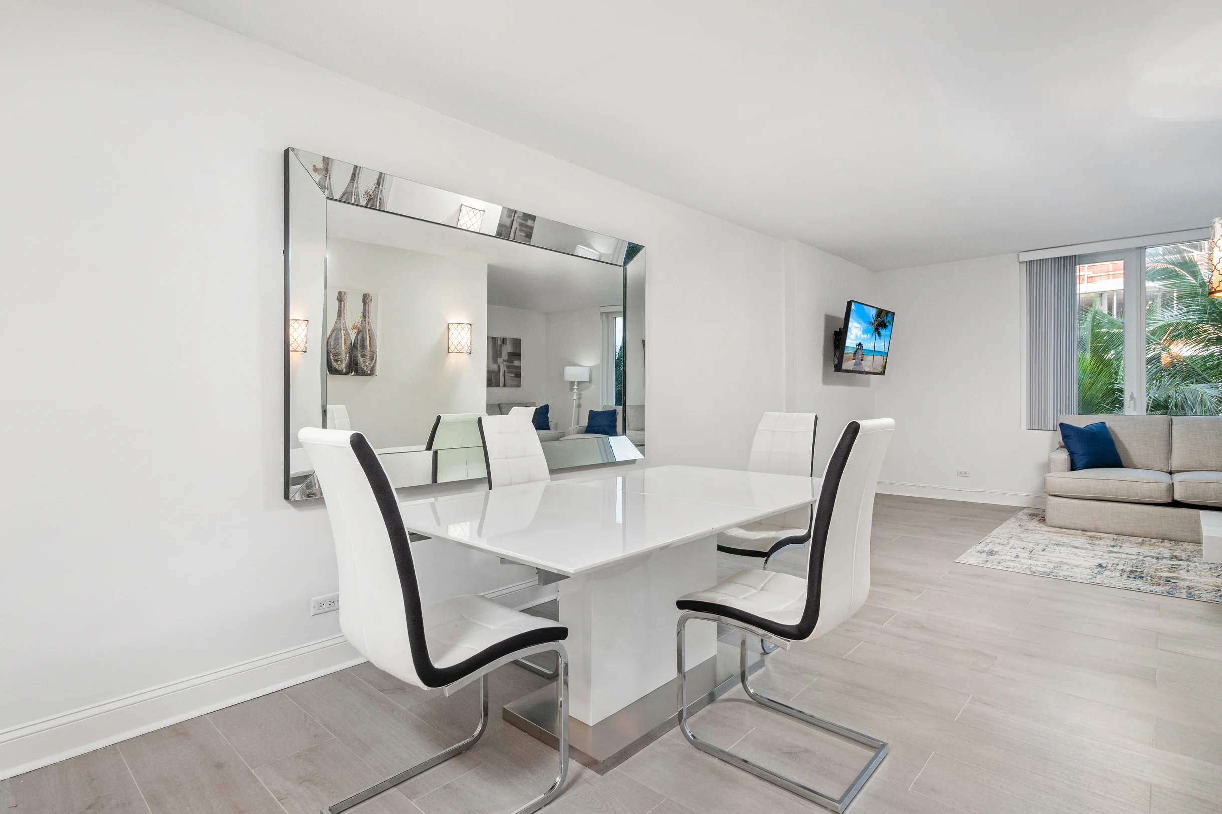 Condo in Miami Beach property photo 4