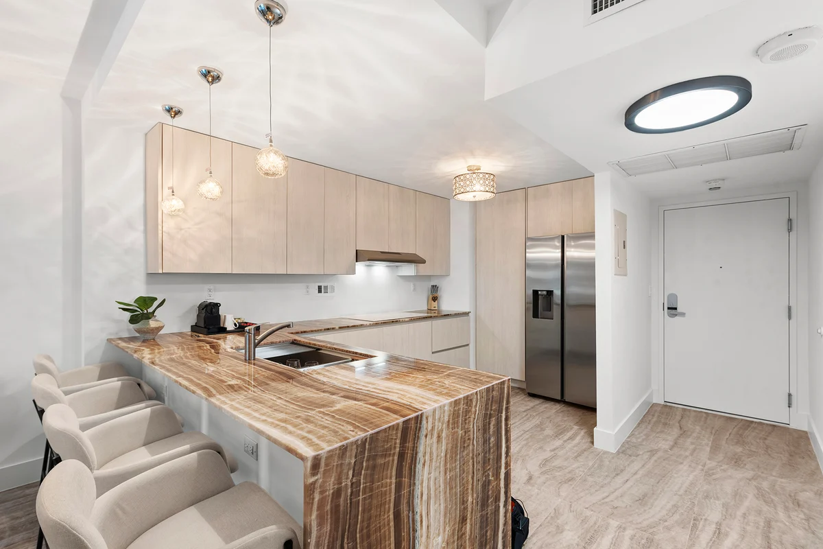 Condo in Miami Beach property photo 3
