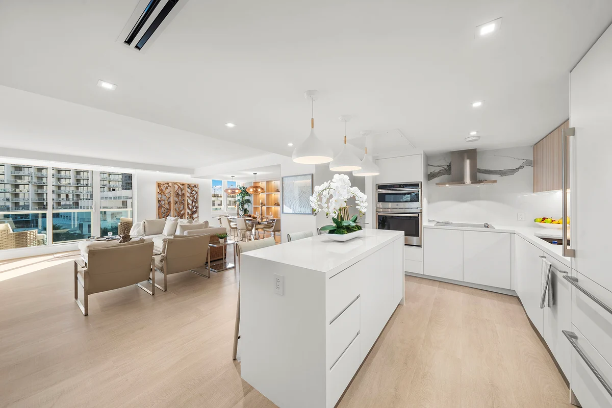 Condo in Miami Beach property photo 3