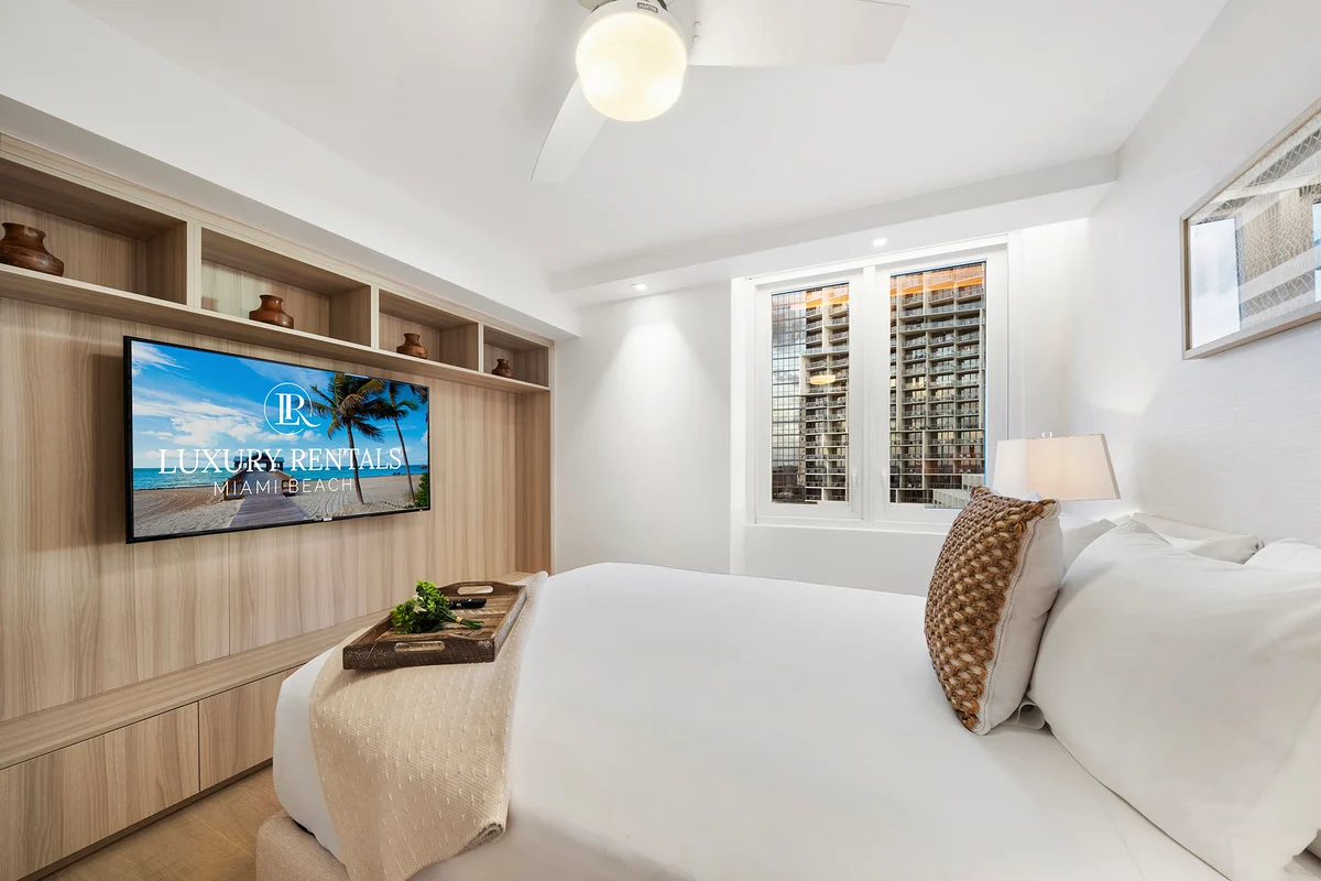 Condo in Miami Beach property photo 2