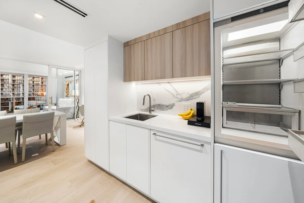 Condo in Miami Beach property photo 4