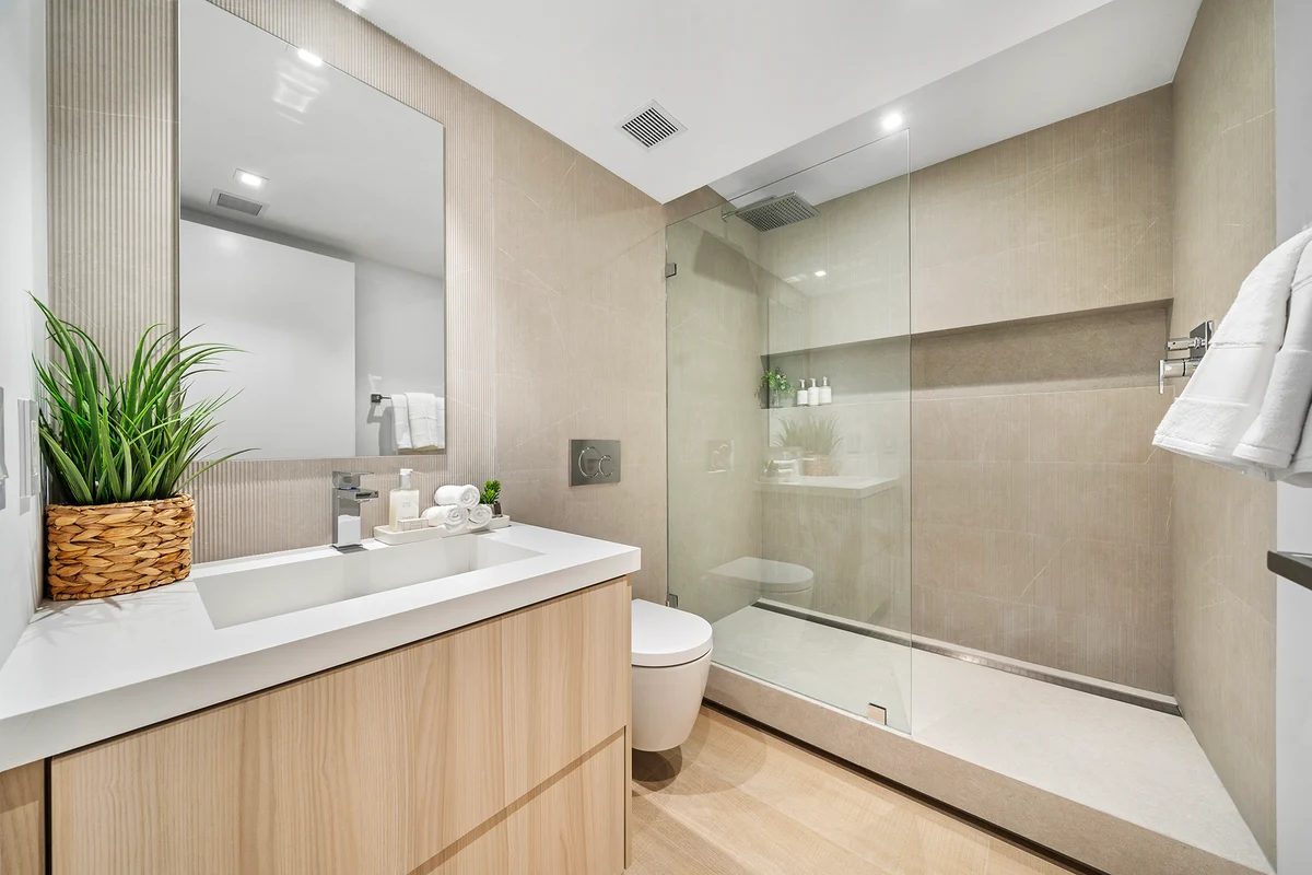 Bathroom 1 image 1