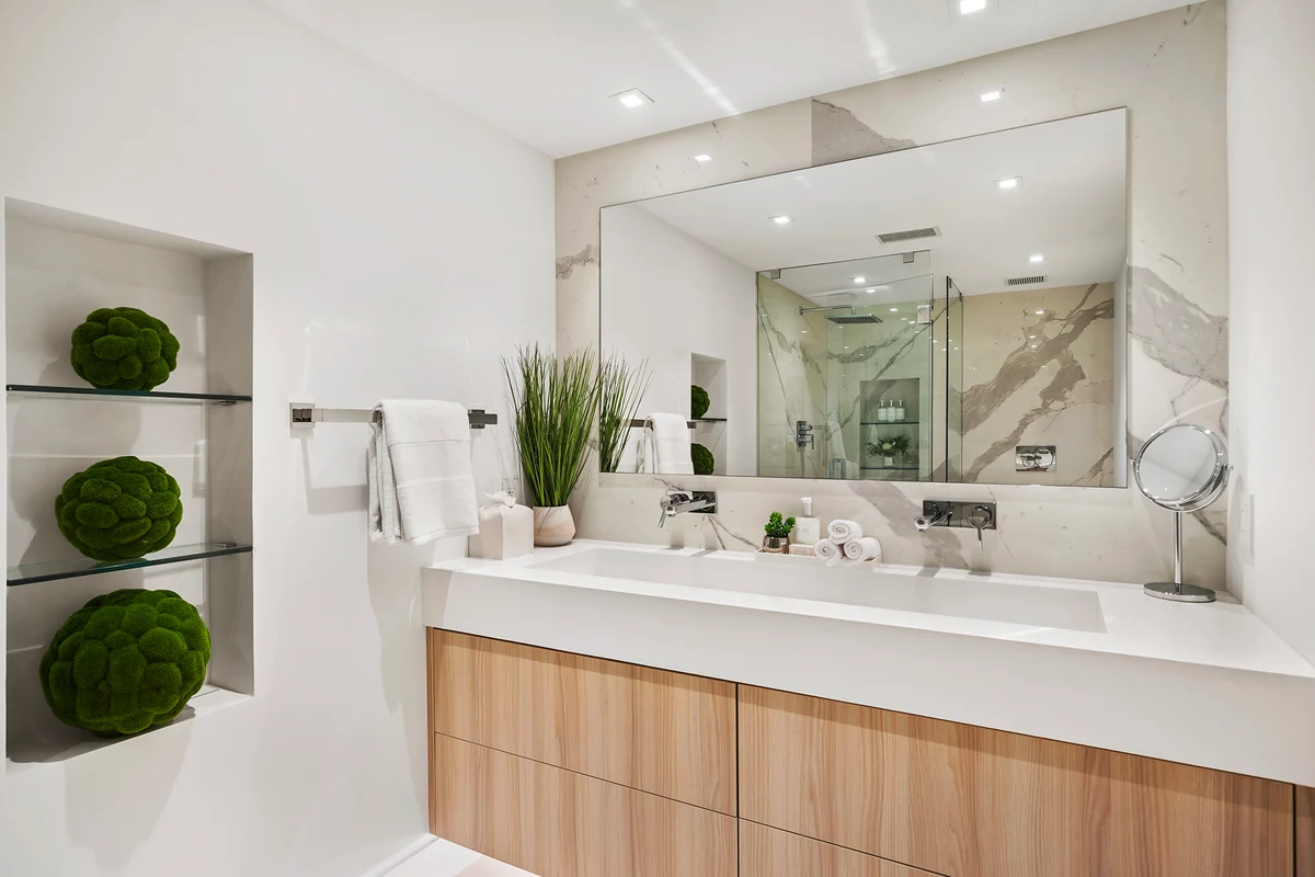 Bathroom 1 image 1