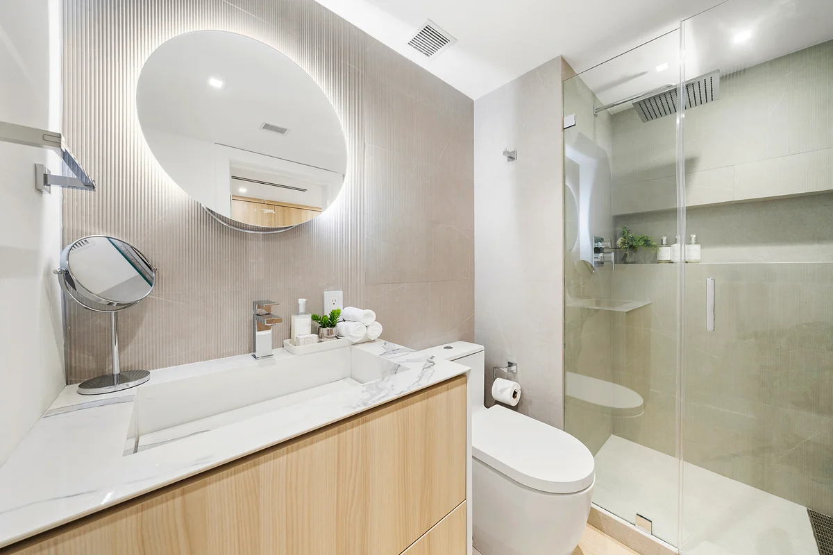 Bathroom 3 image 1