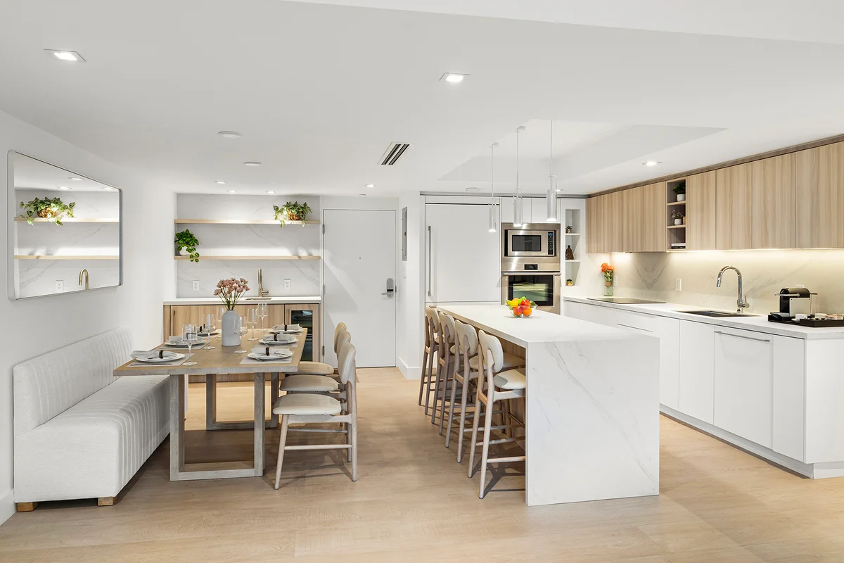 Condo in Miami Beach property photo 2
