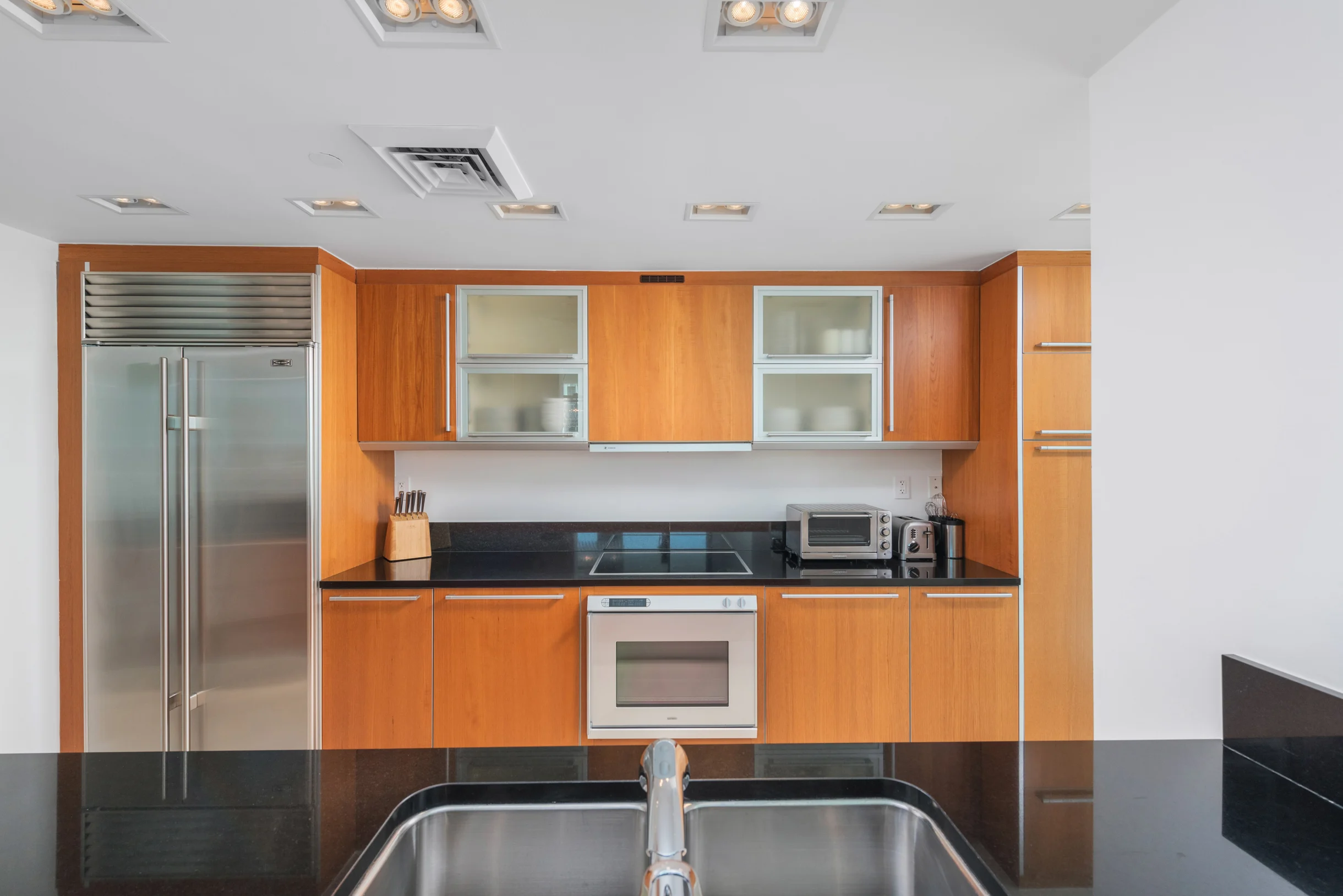 Condo in Miami Beach property photo 2