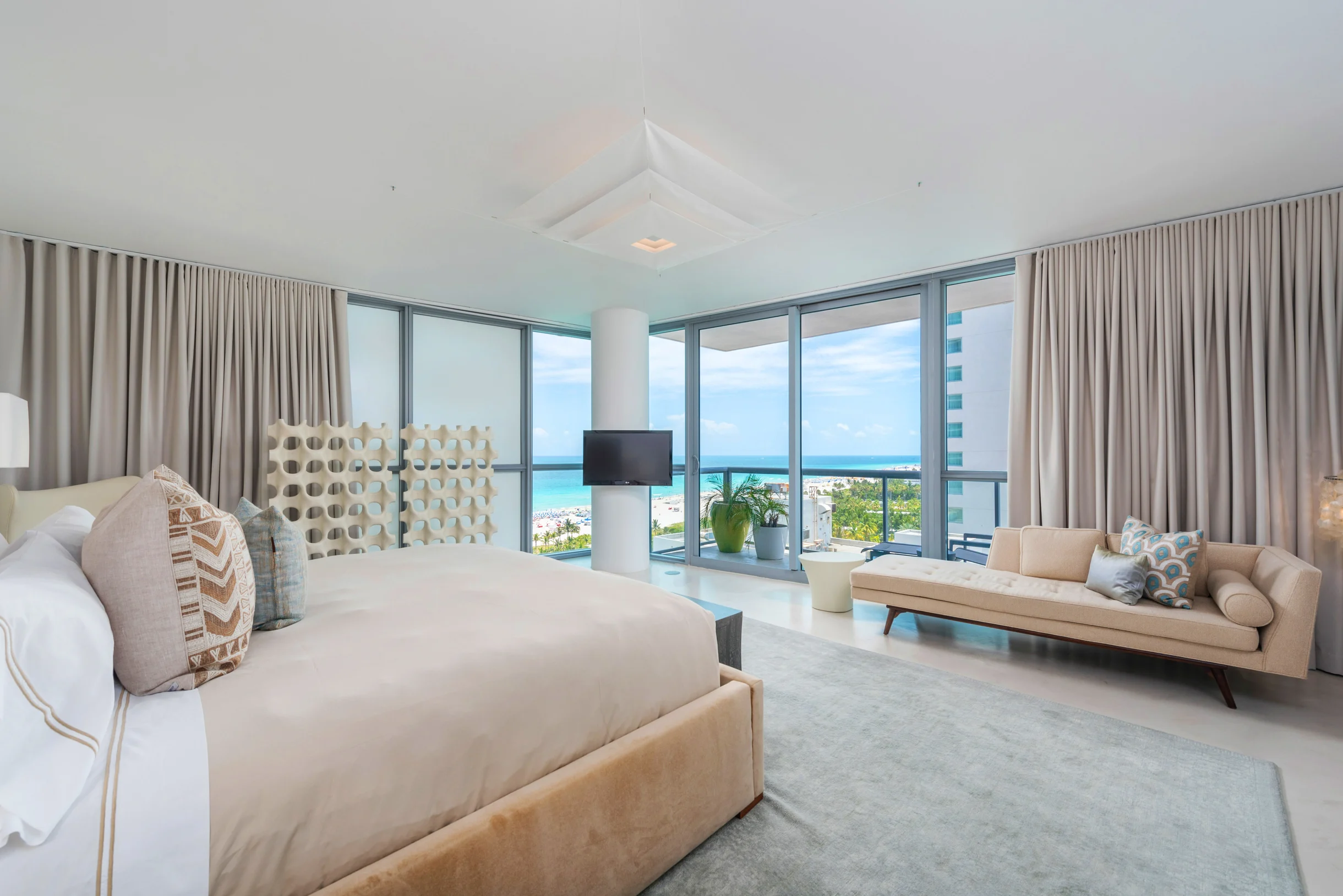 Condo in Miami Beach property photo 3