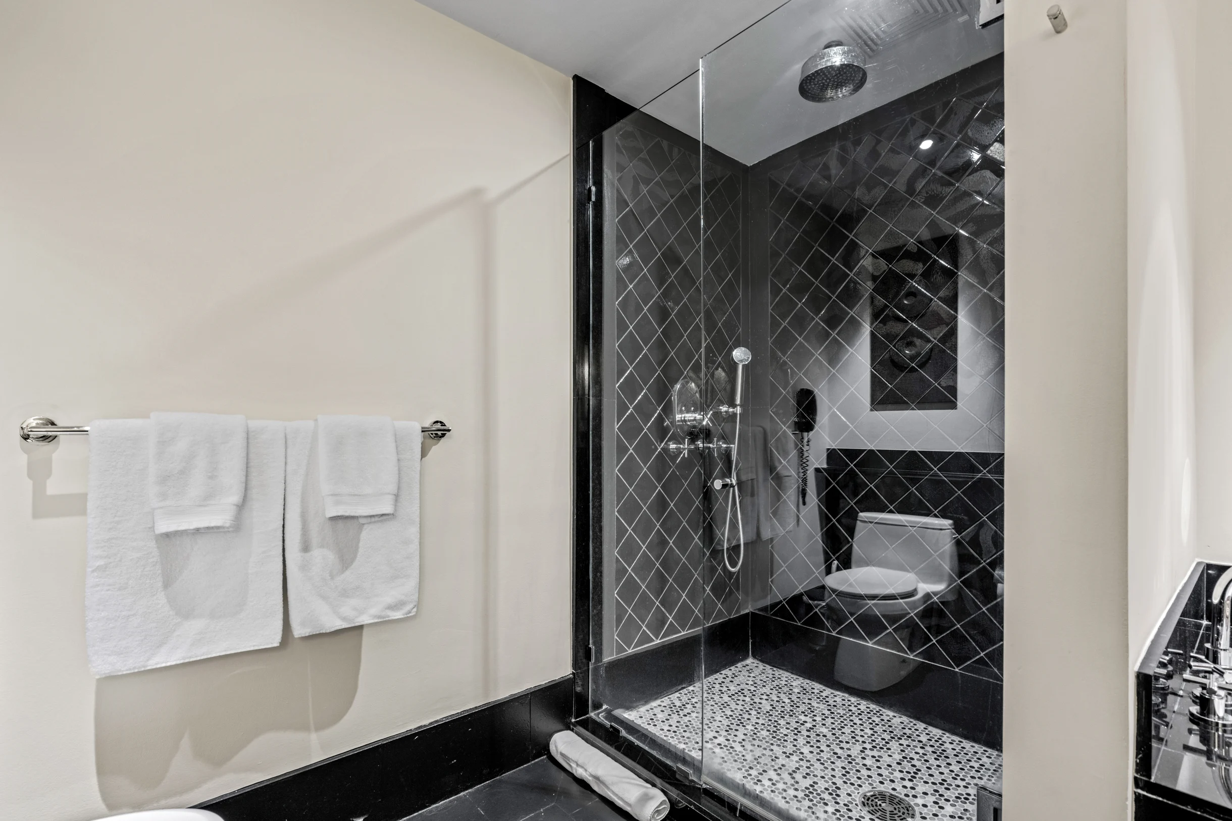 Condo in Miami Beach property photo 5