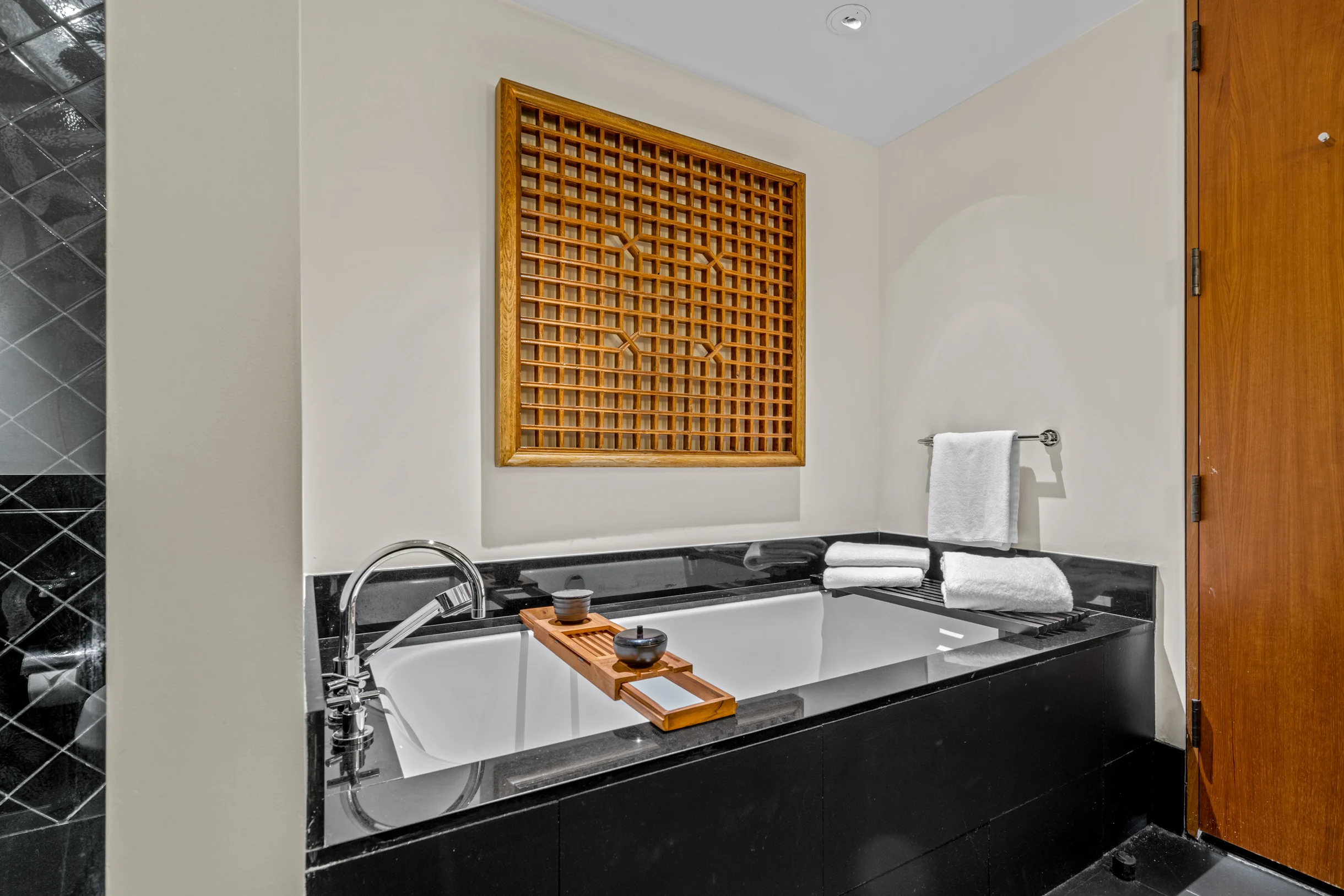 Condo in Miami Beach property photo 4