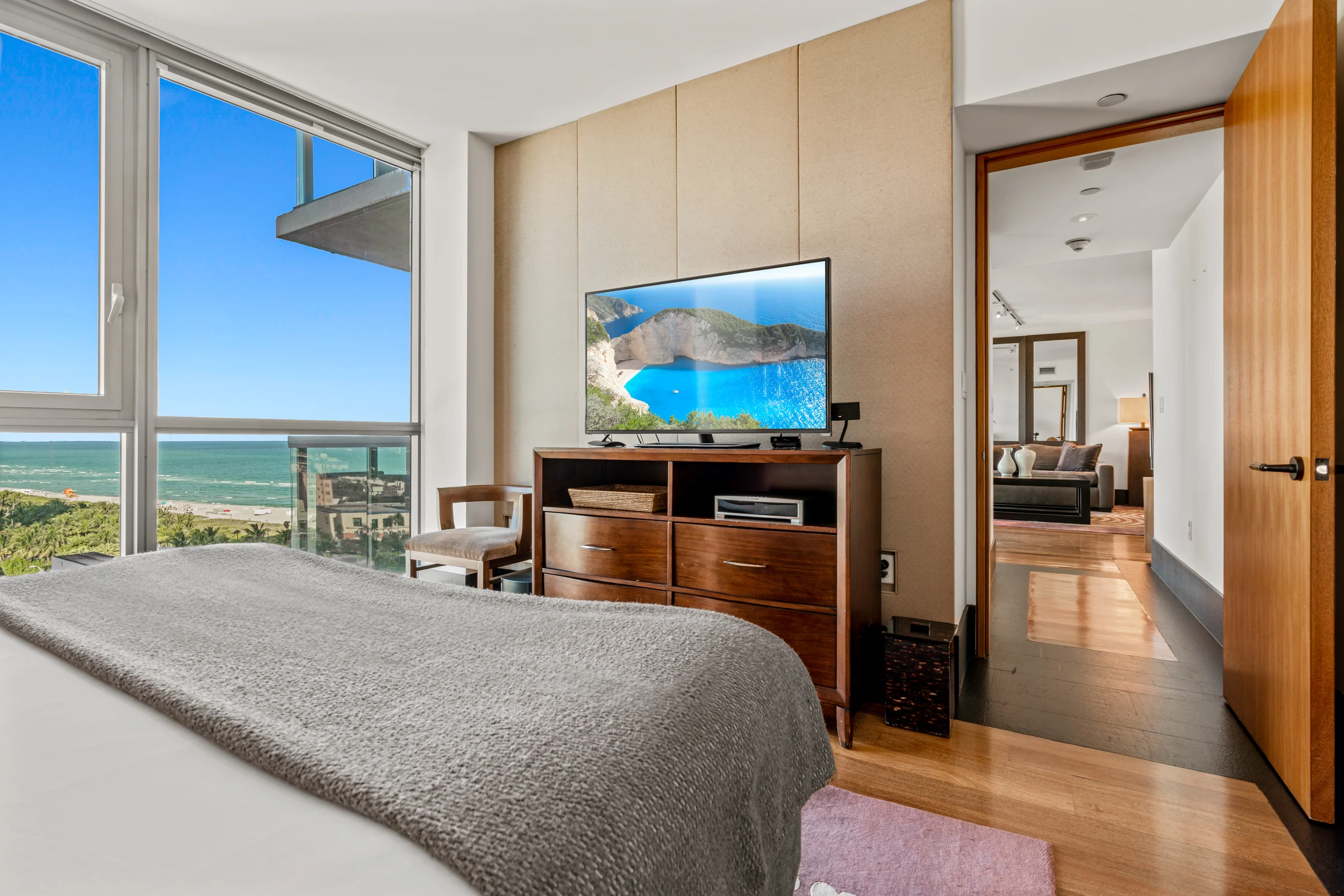Condo in Miami Beach property photo 2