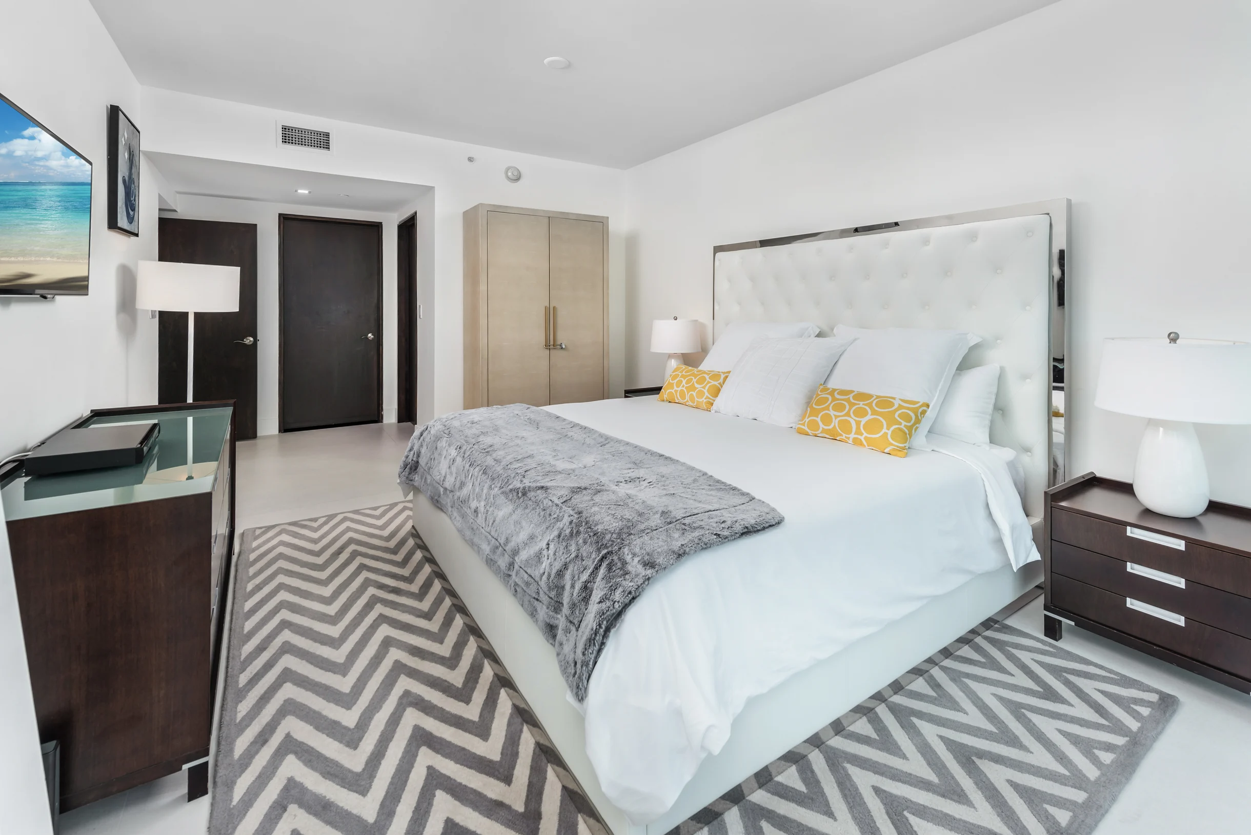 Condo in Miami Beach property photo 2