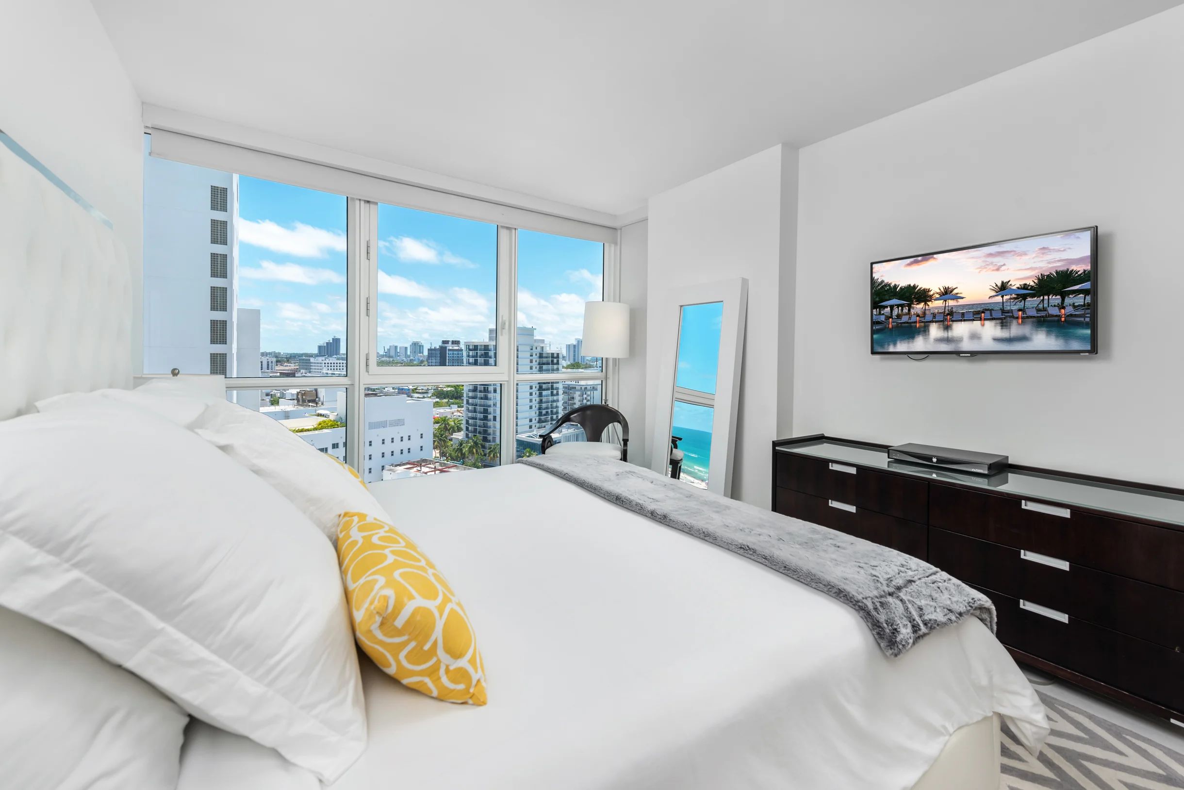 Condo in Miami Beach property photo 4
