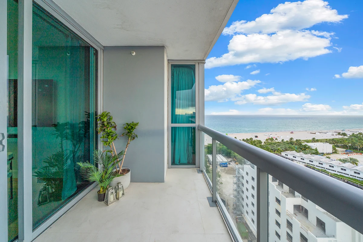Condo in Miami Beach property photo 5