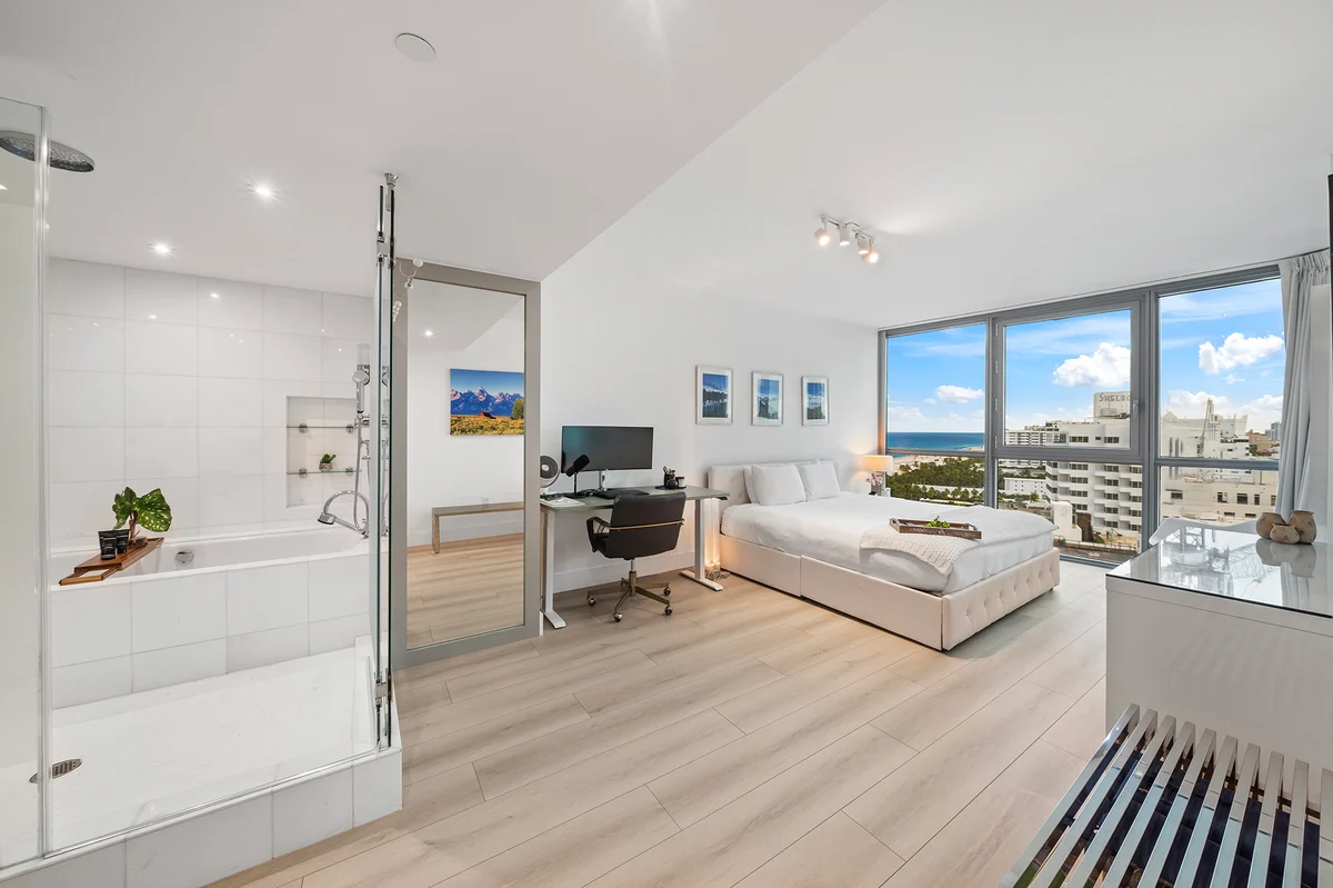 Condo in Miami Beach property photo 3