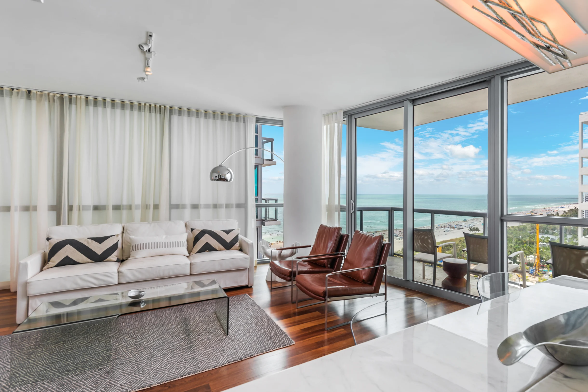 Condo in Miami Beach property photo 2