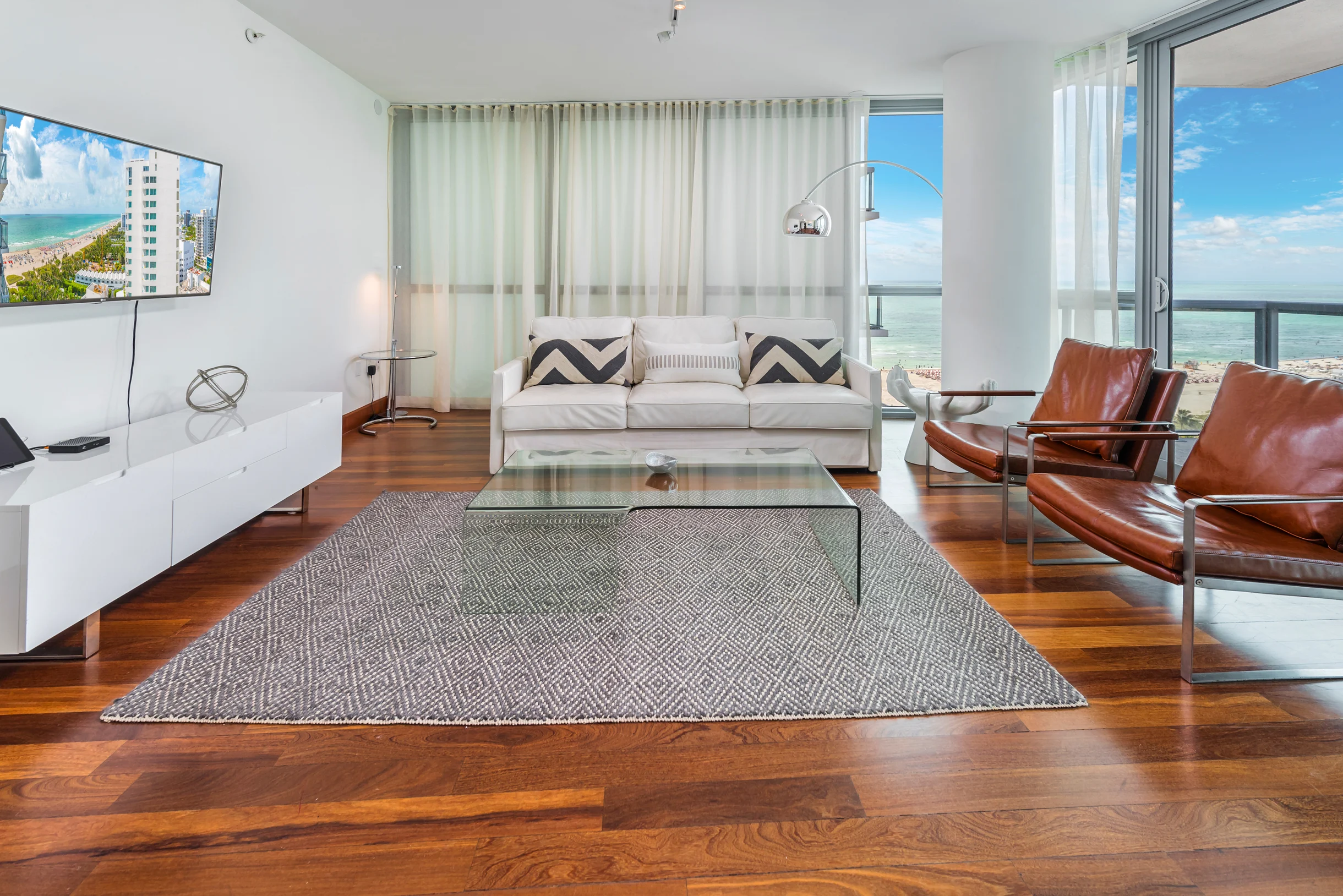 Condo in Miami Beach property photo 3