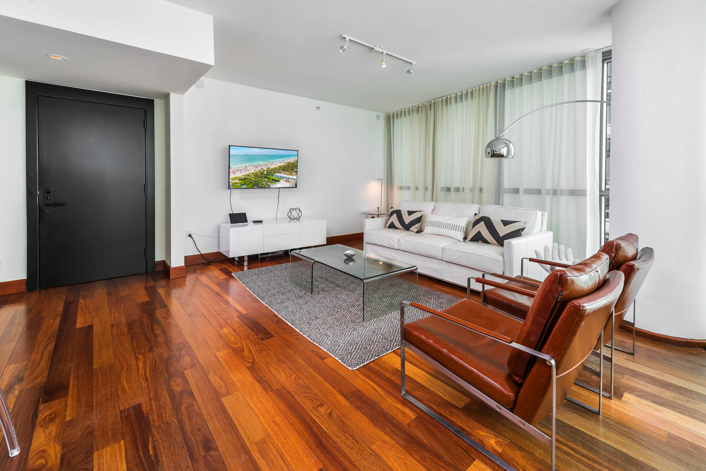 Condo in Miami Beach property photo 4