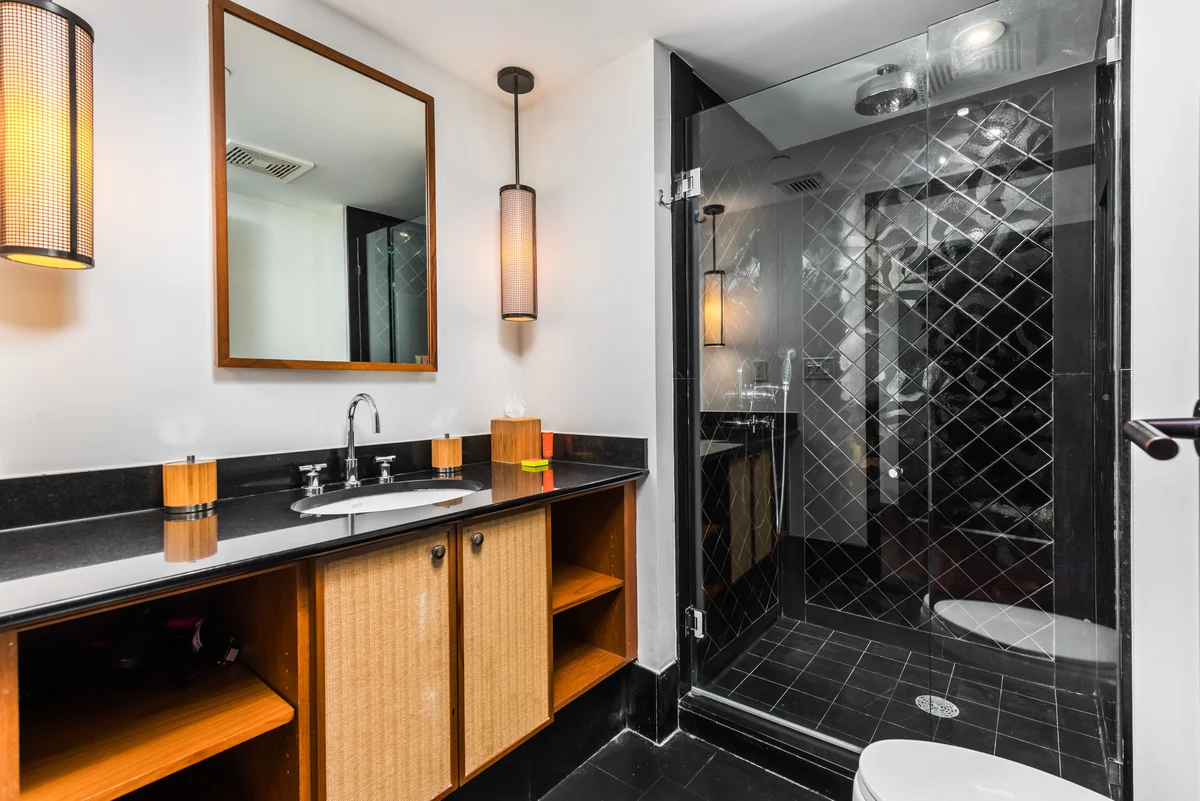 Bathroom 1 image 1