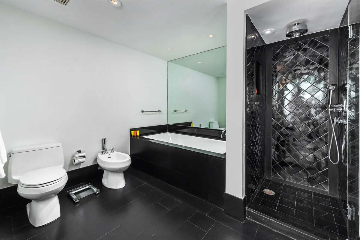 Bathroom 2 image 1
