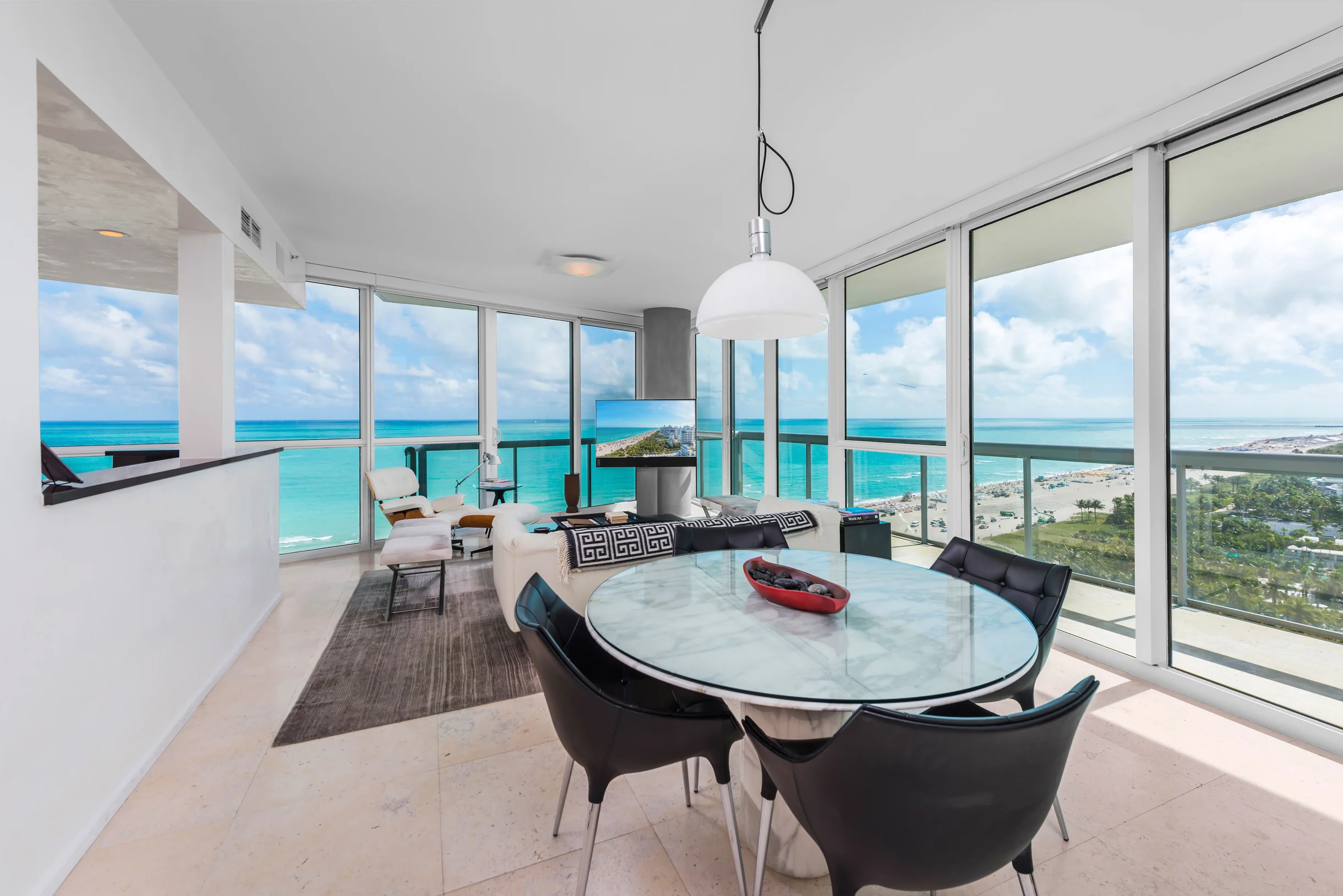 Condo in Miami Beach property photo 3