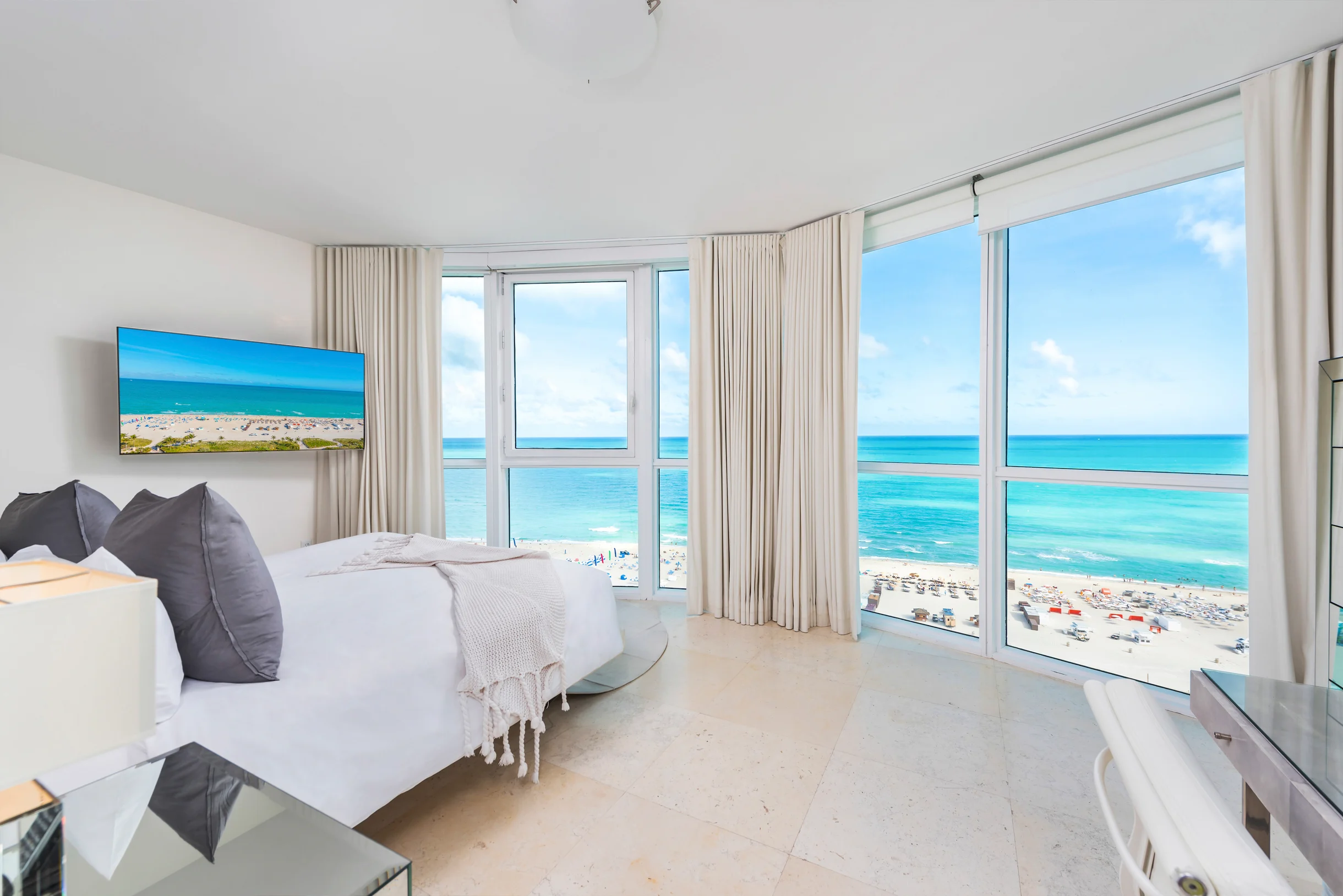 Condo in Miami Beach property photo 1
