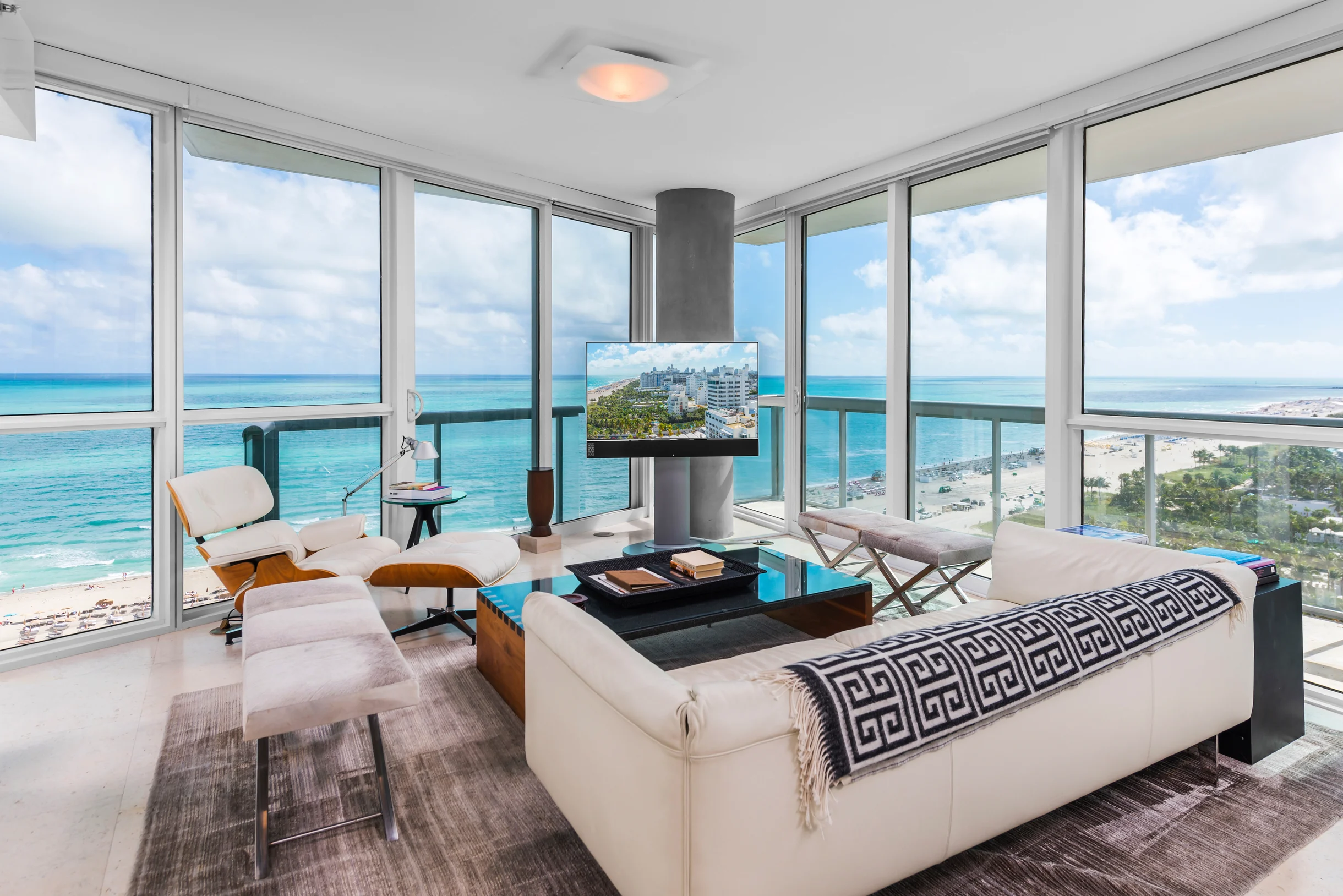 Condo in Miami Beach property photo 2