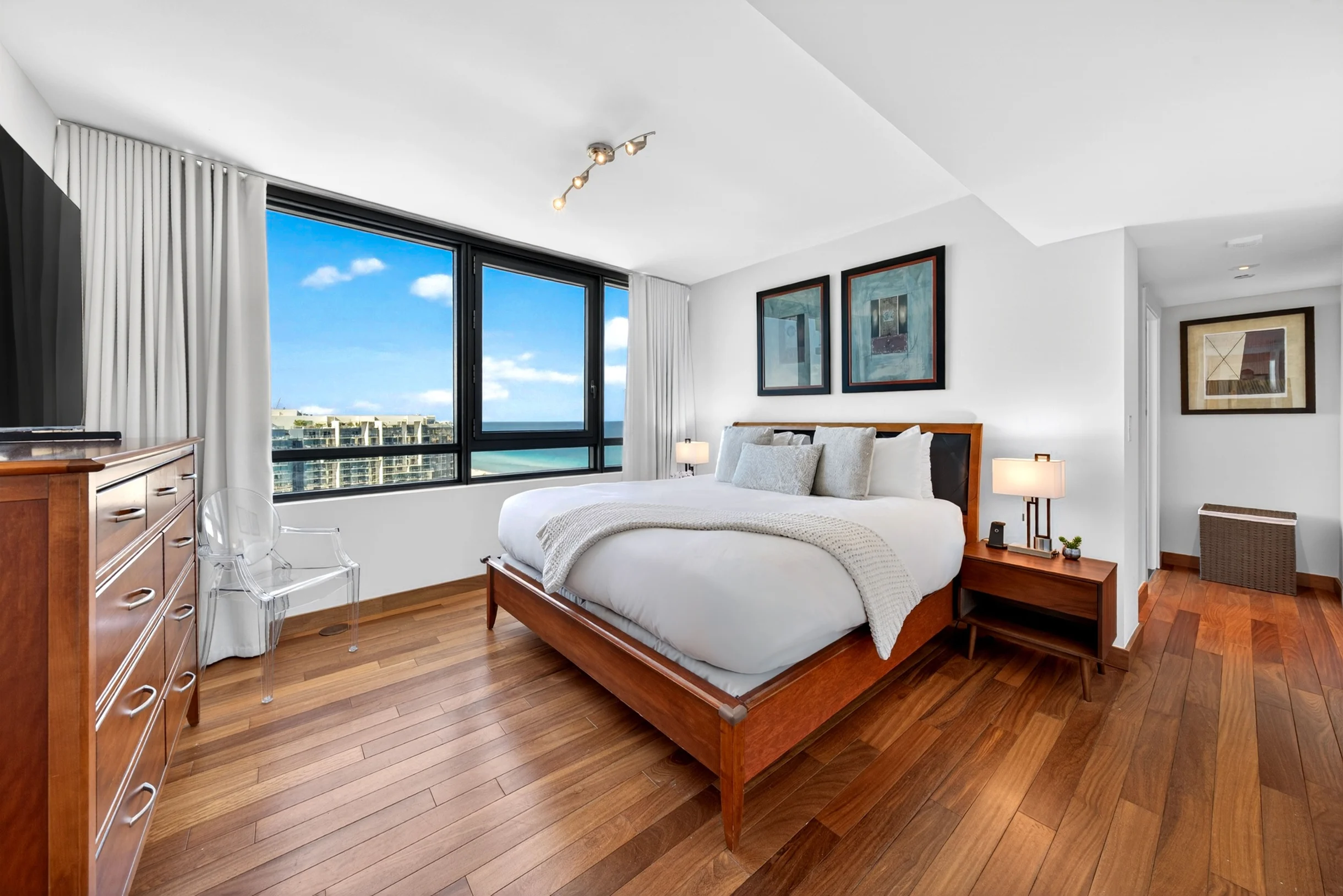 Condo in Miami Beach property photo 3