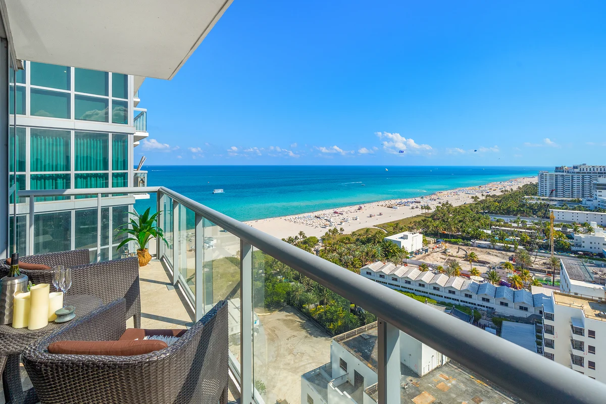 Condo in Miami Beach property photo 2