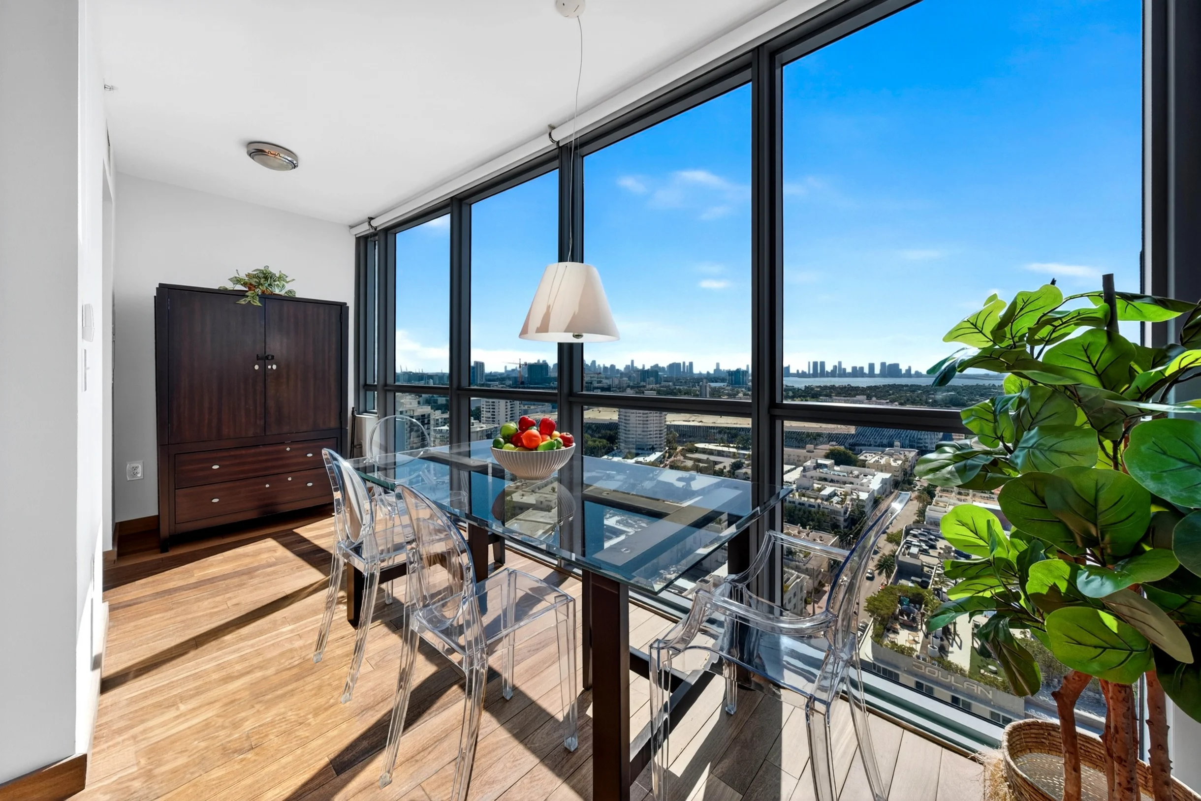 Condo in Miami Beach property photo 2