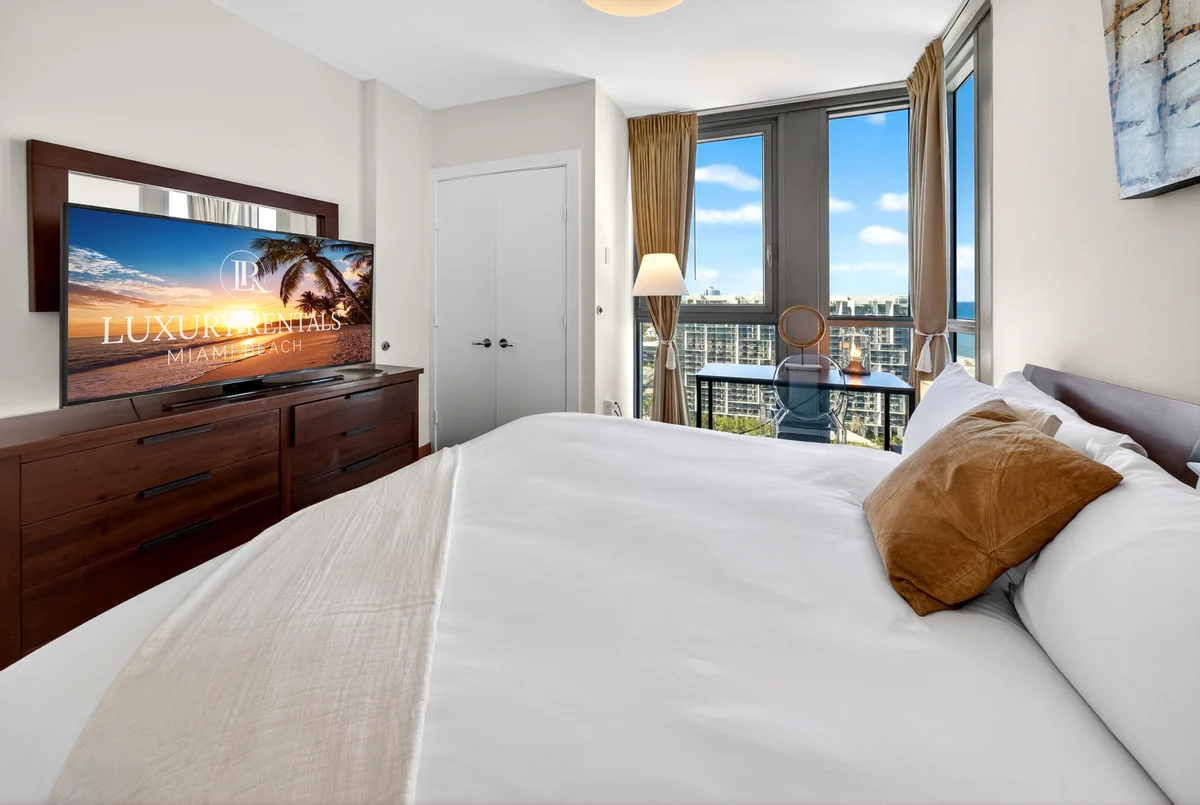 Bedroom 1 image 1