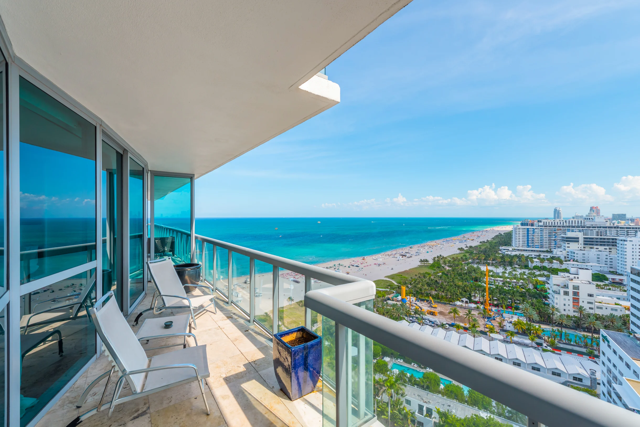 Condo in Miami Beach property photo 2