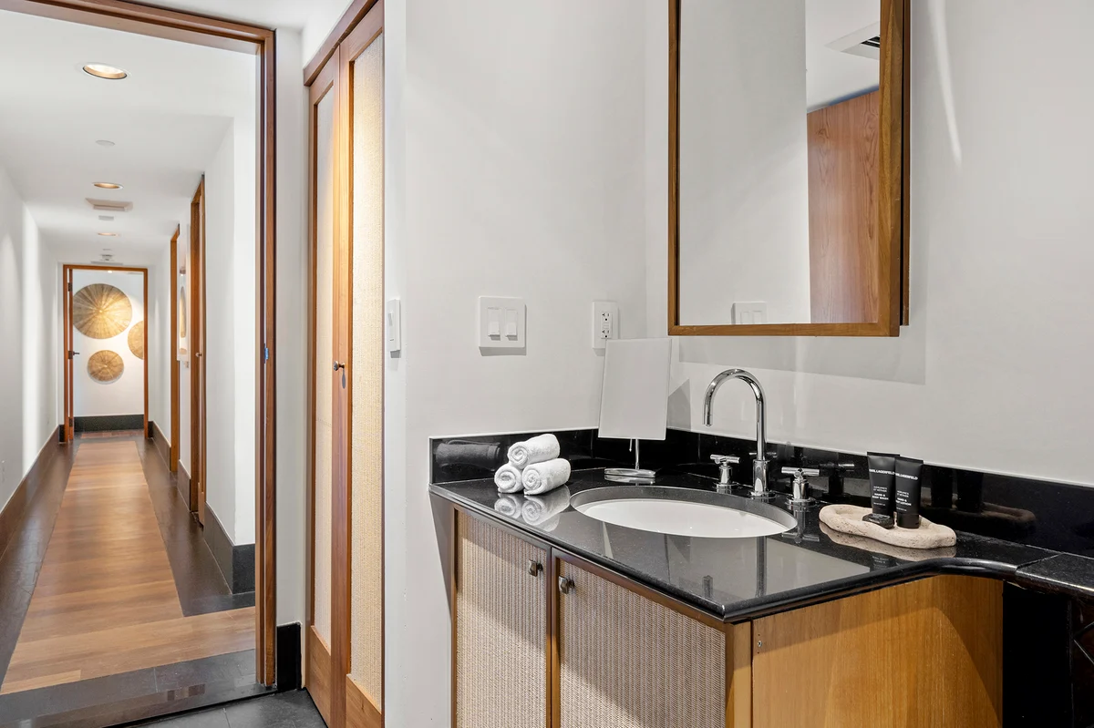 Bathroom 1 image 1