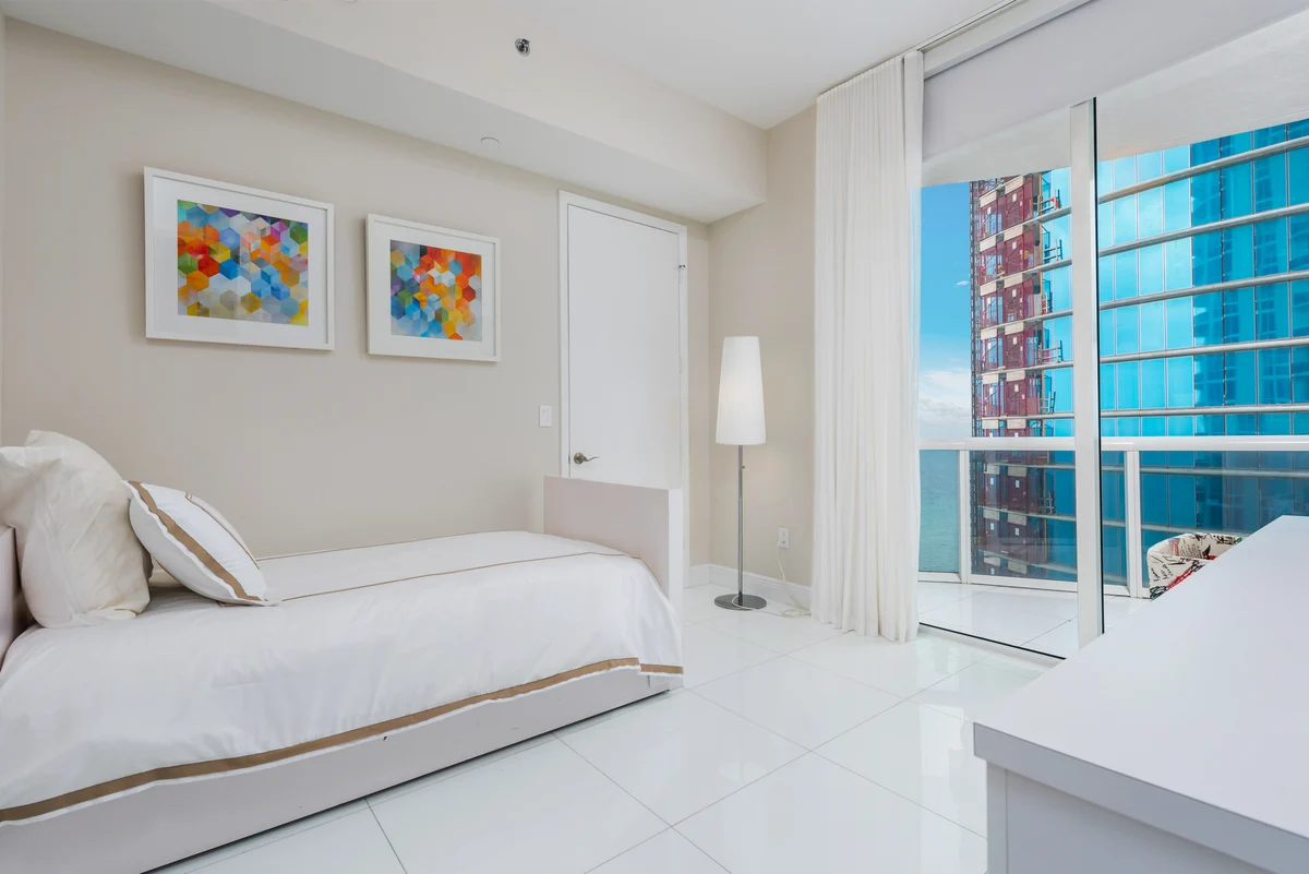 Bedroom 1 image 1