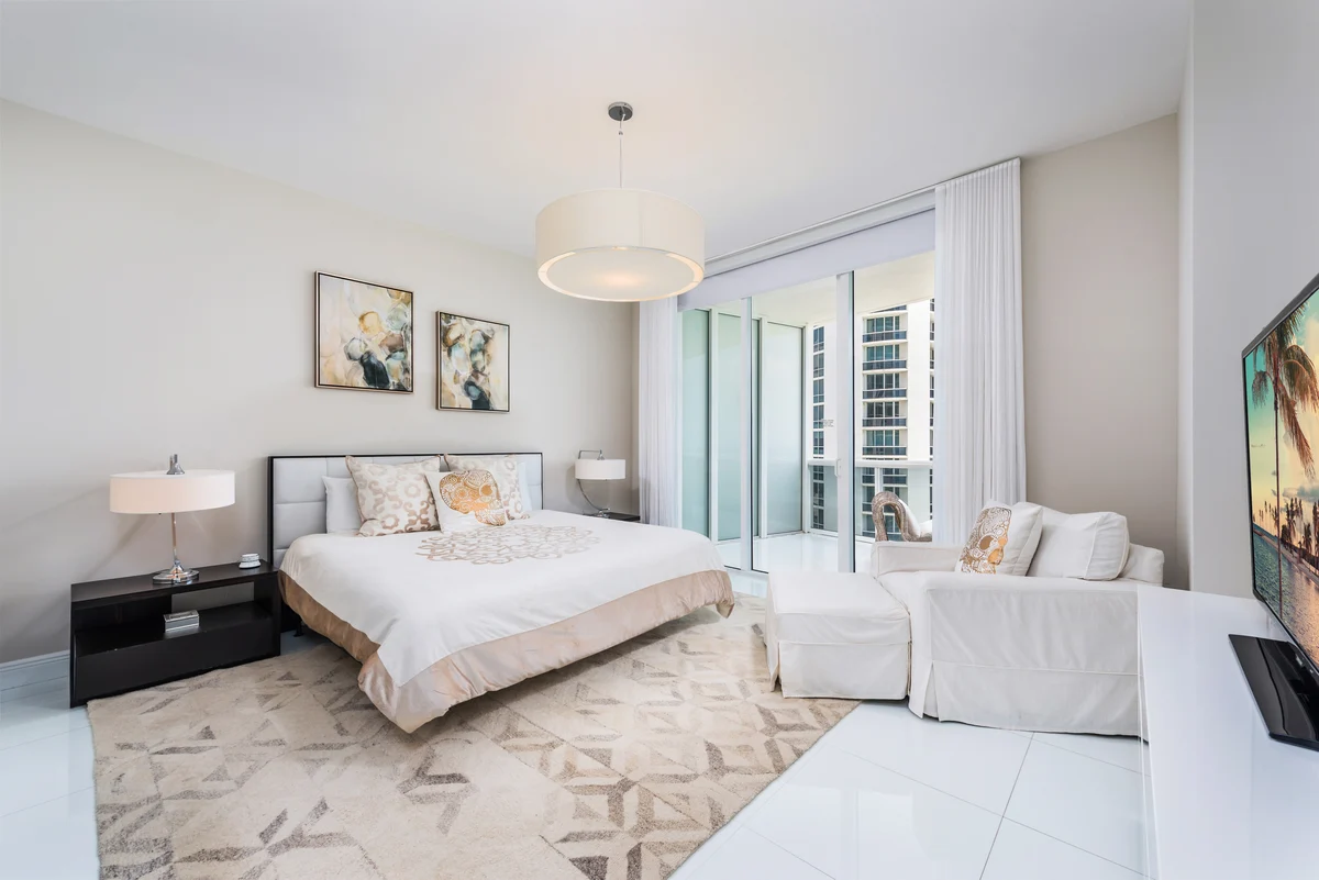 Condo in North Miami Beach property photo 4