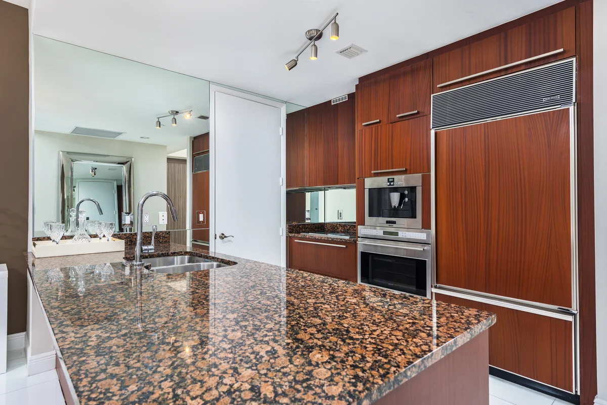 Condo in North Miami Beach property photo 3
