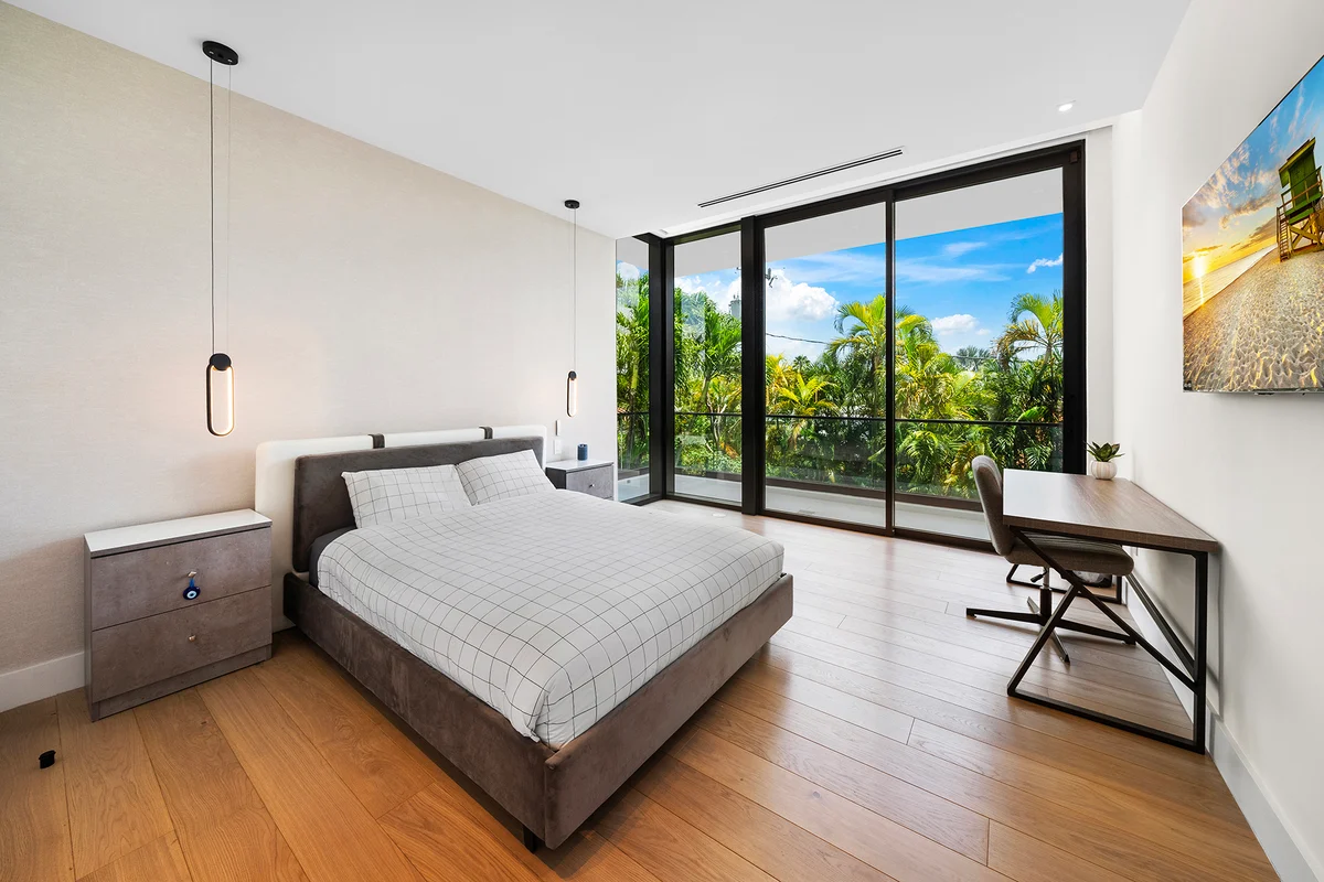 Bedroom 1 image 1