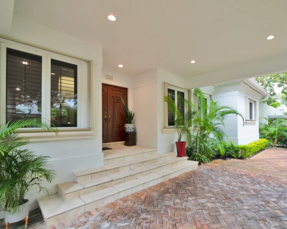 Property in Key Biscayne property photo 2