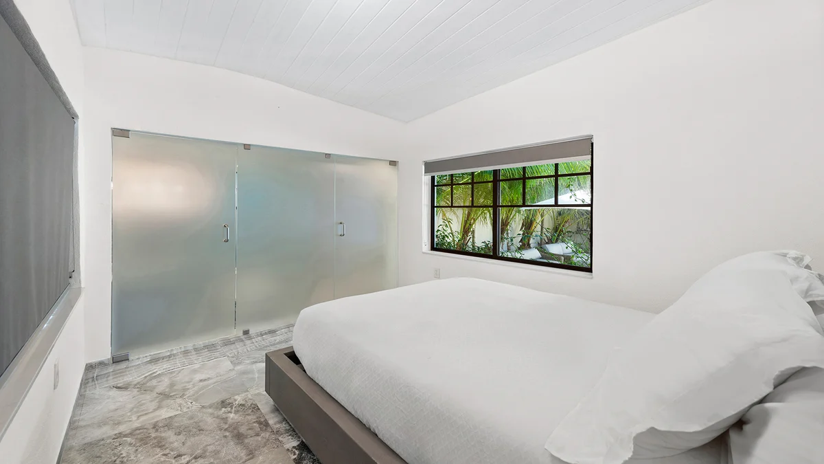 Bedroom 1 image 1