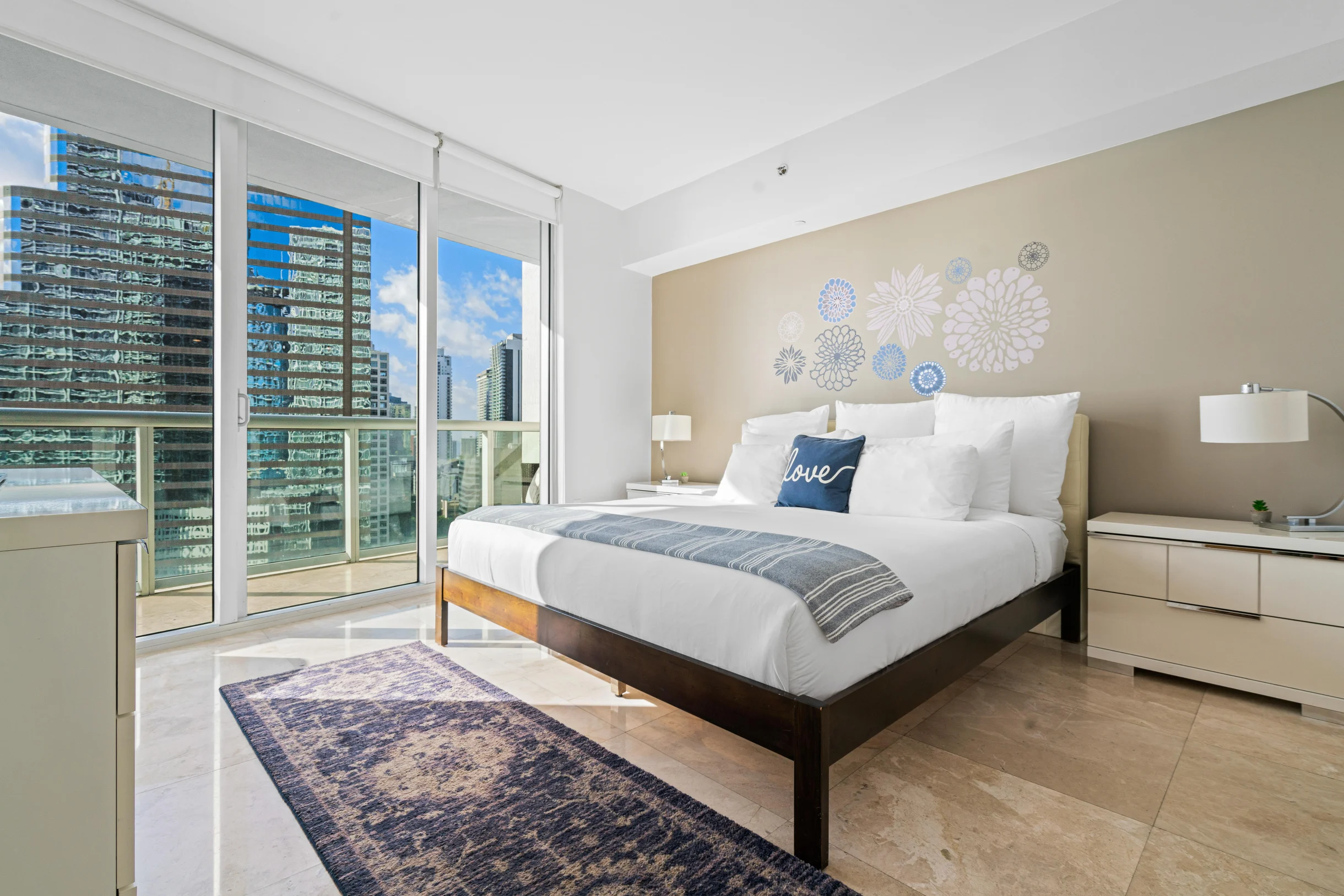 Condo in Miami property photo 2