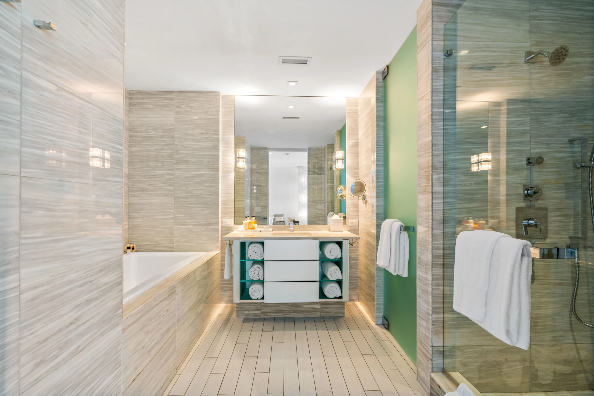 Condo in Miami Beach property photo 4