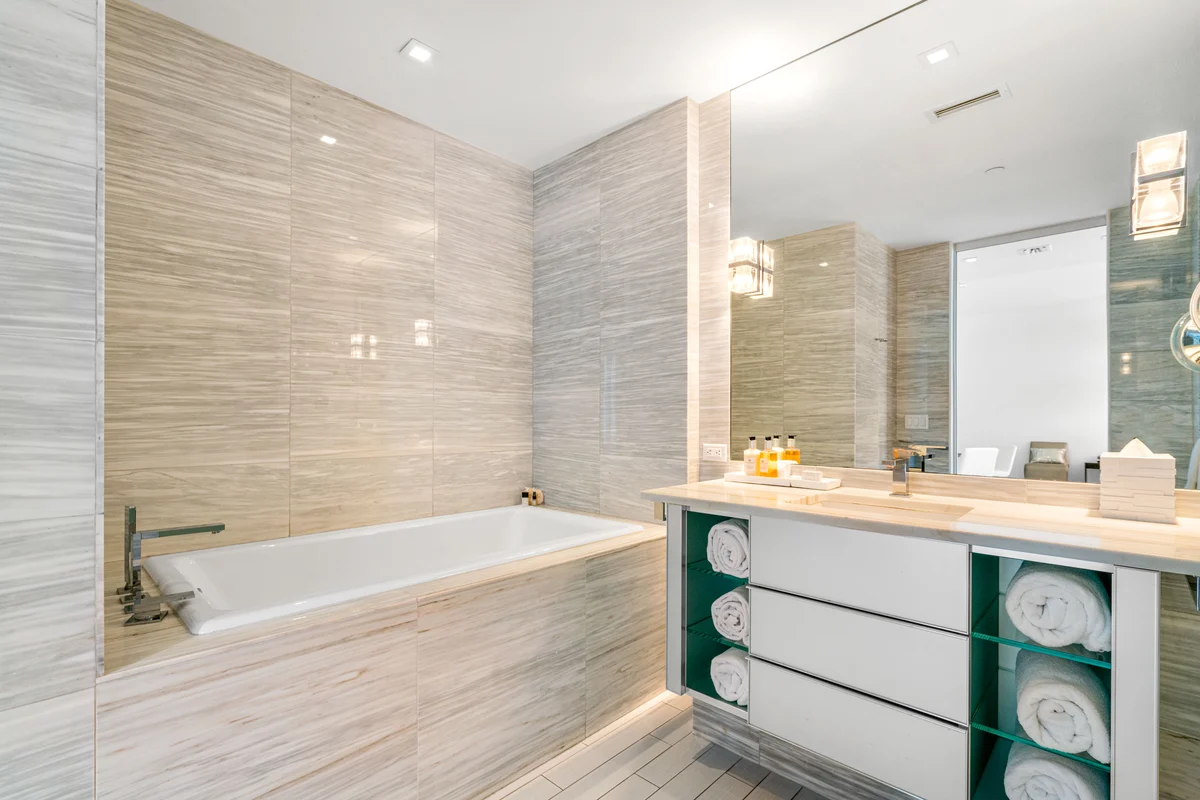 Bathroom 1 image 1