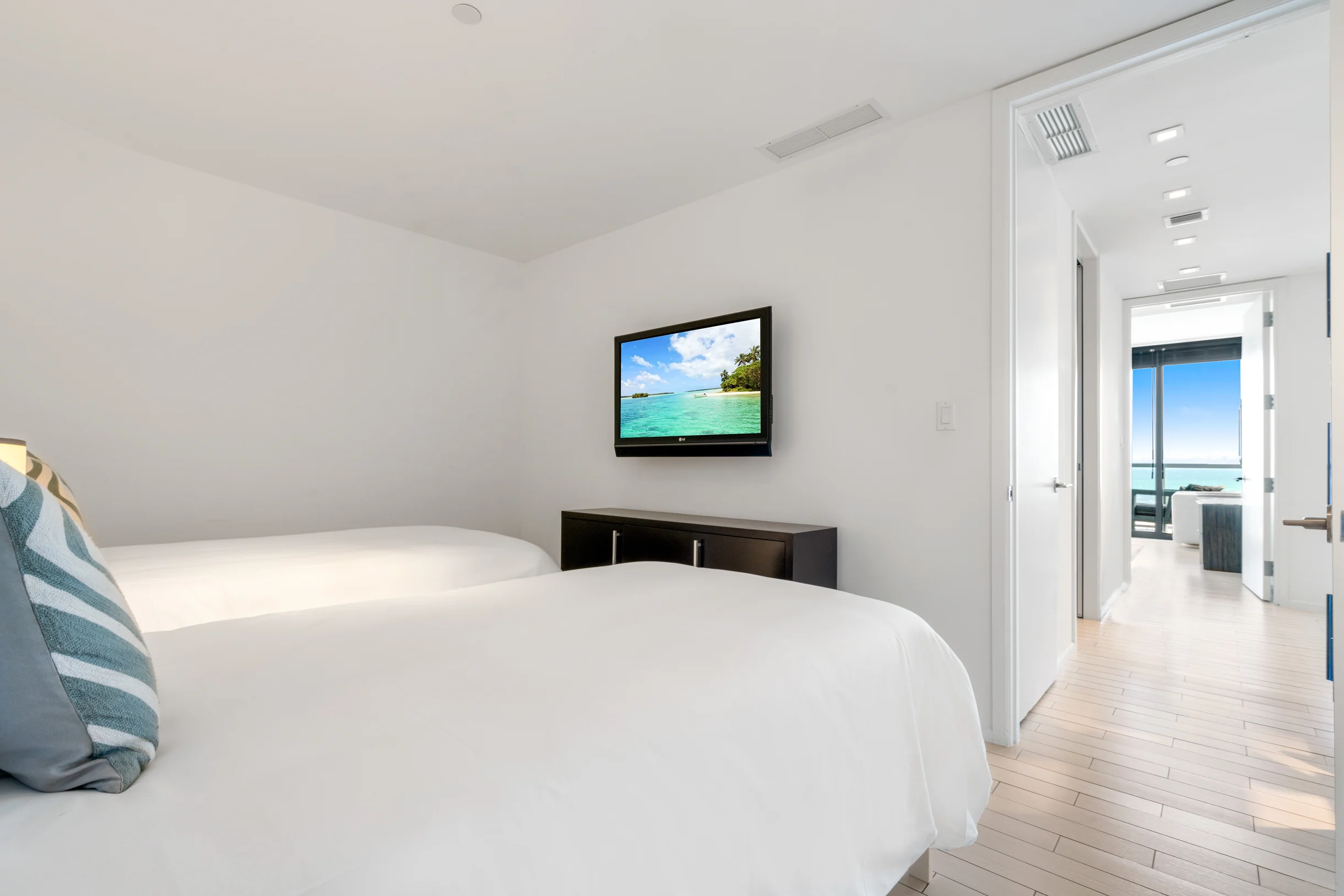 Condo in Miami Beach property photo 4