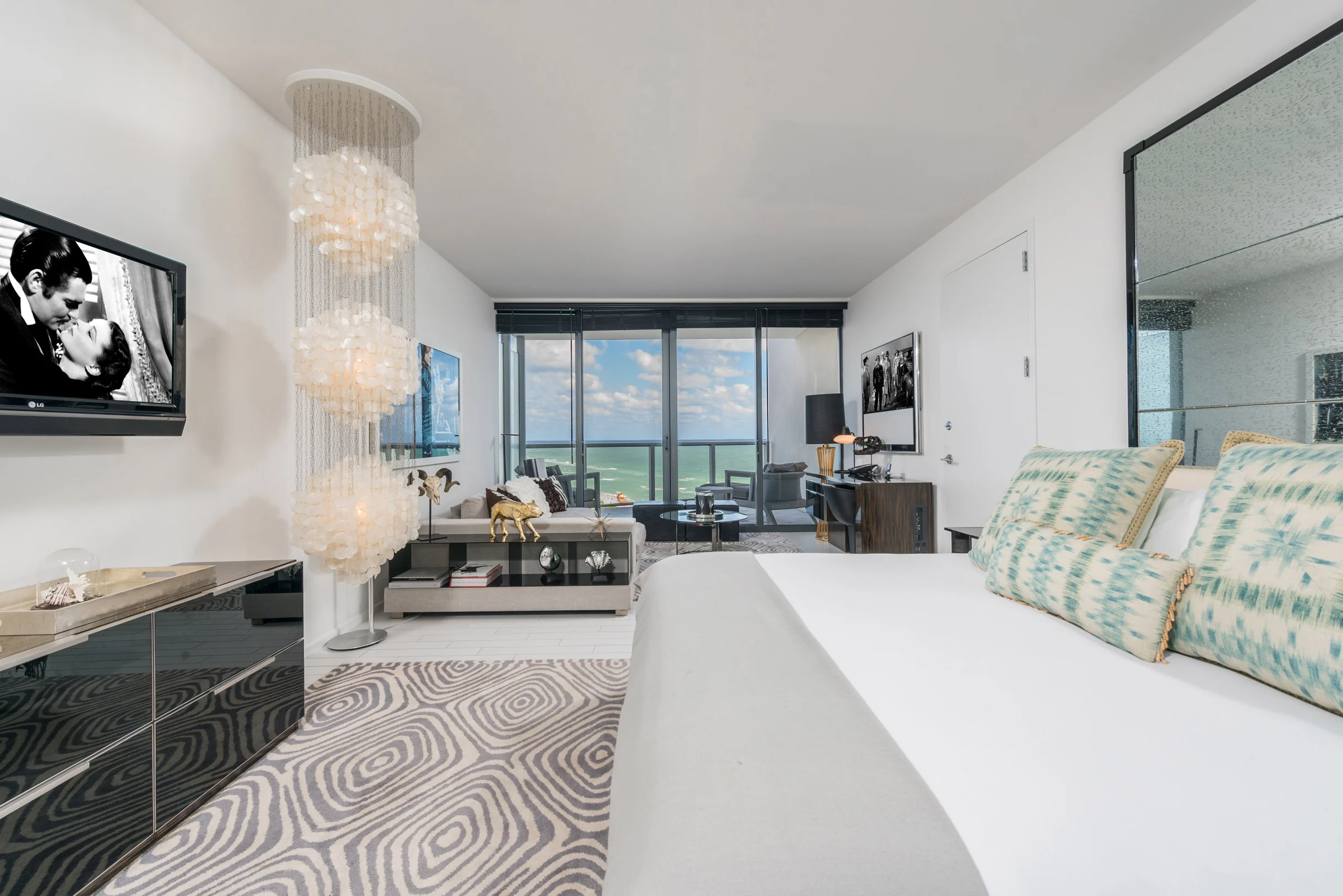 Condo in Miami Beach property photo 2