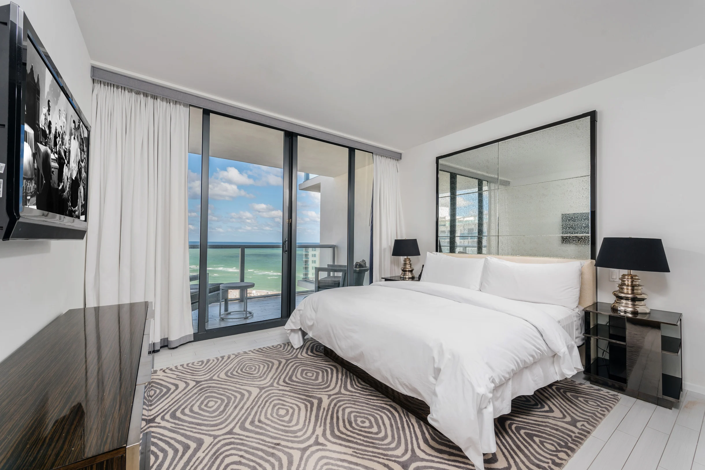 Condo in Miami Beach property photo 5